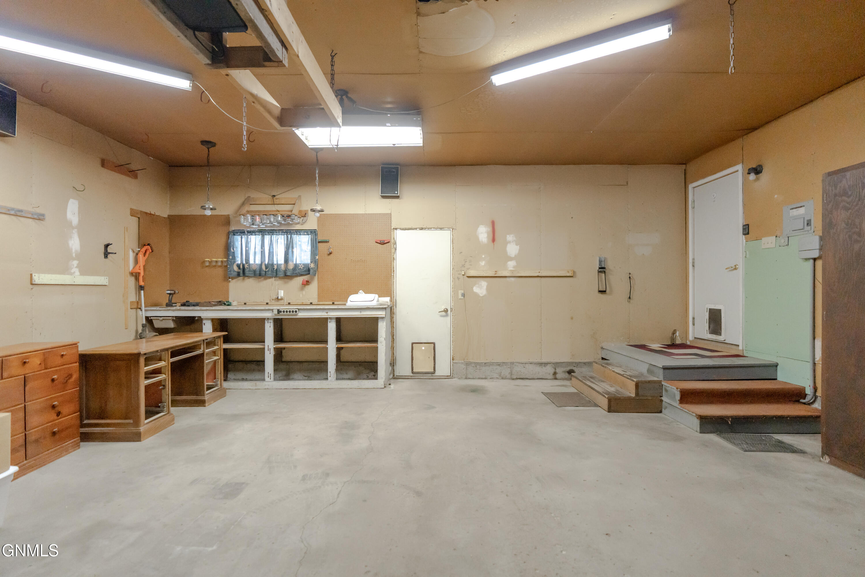 property viewer photo 47
