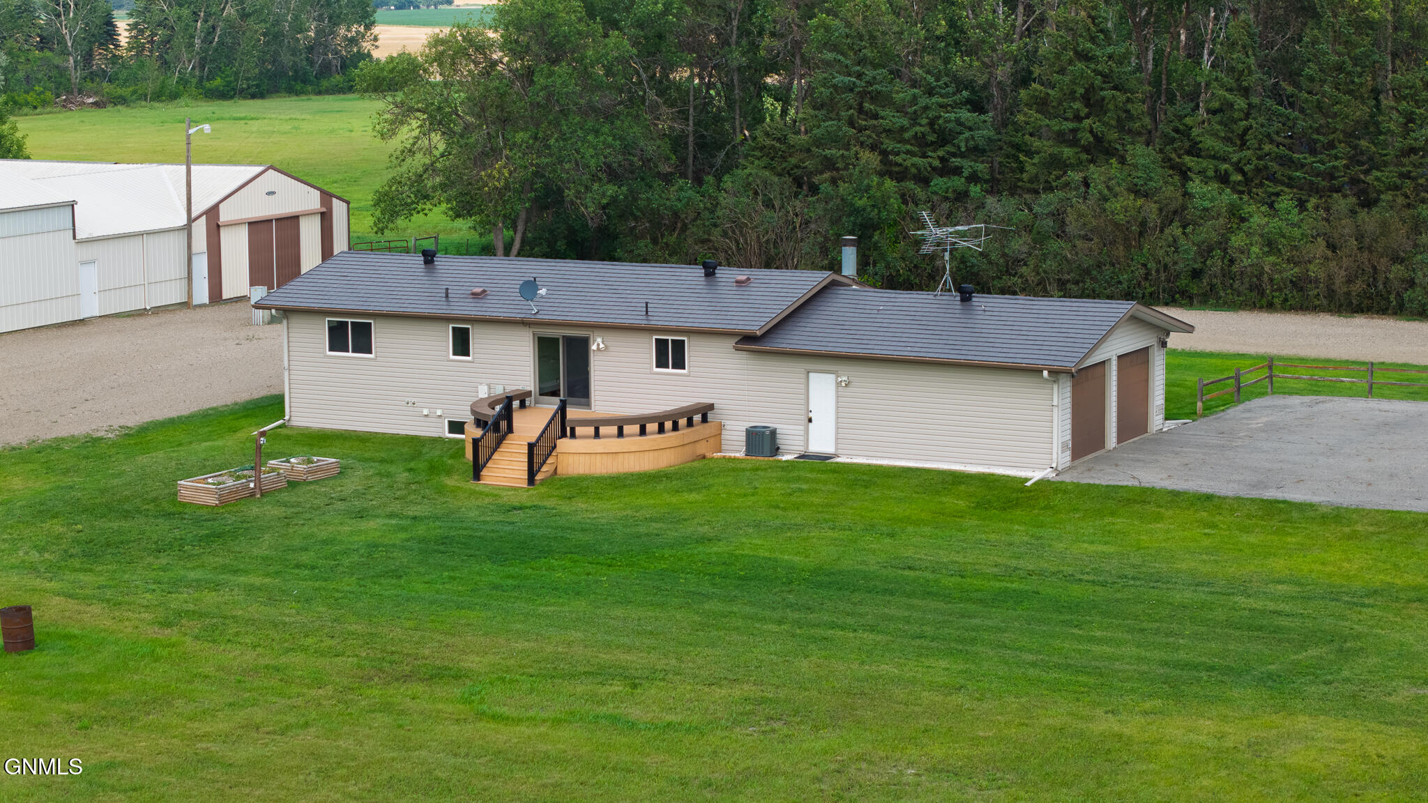 main property photo 79