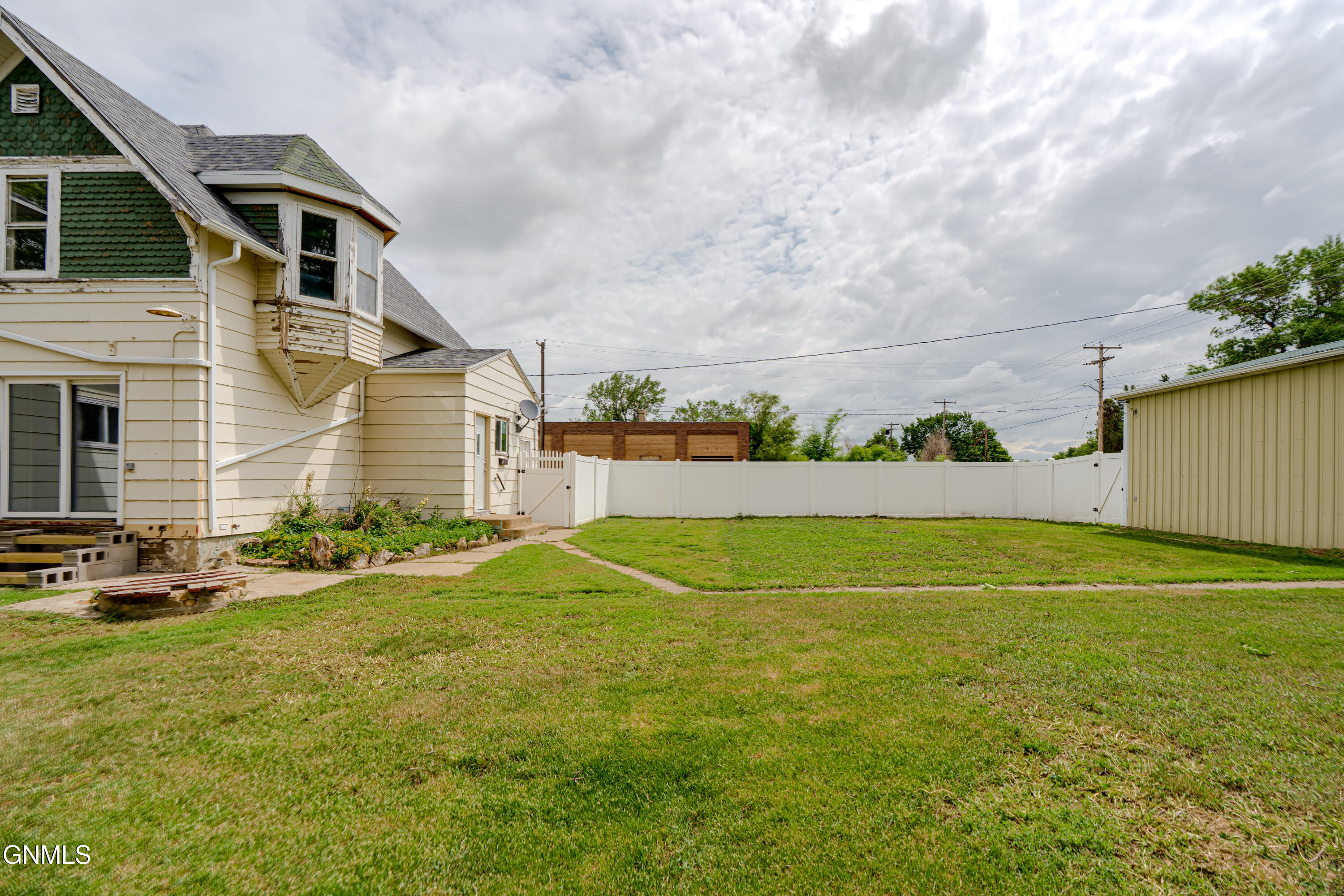 main property photo 74