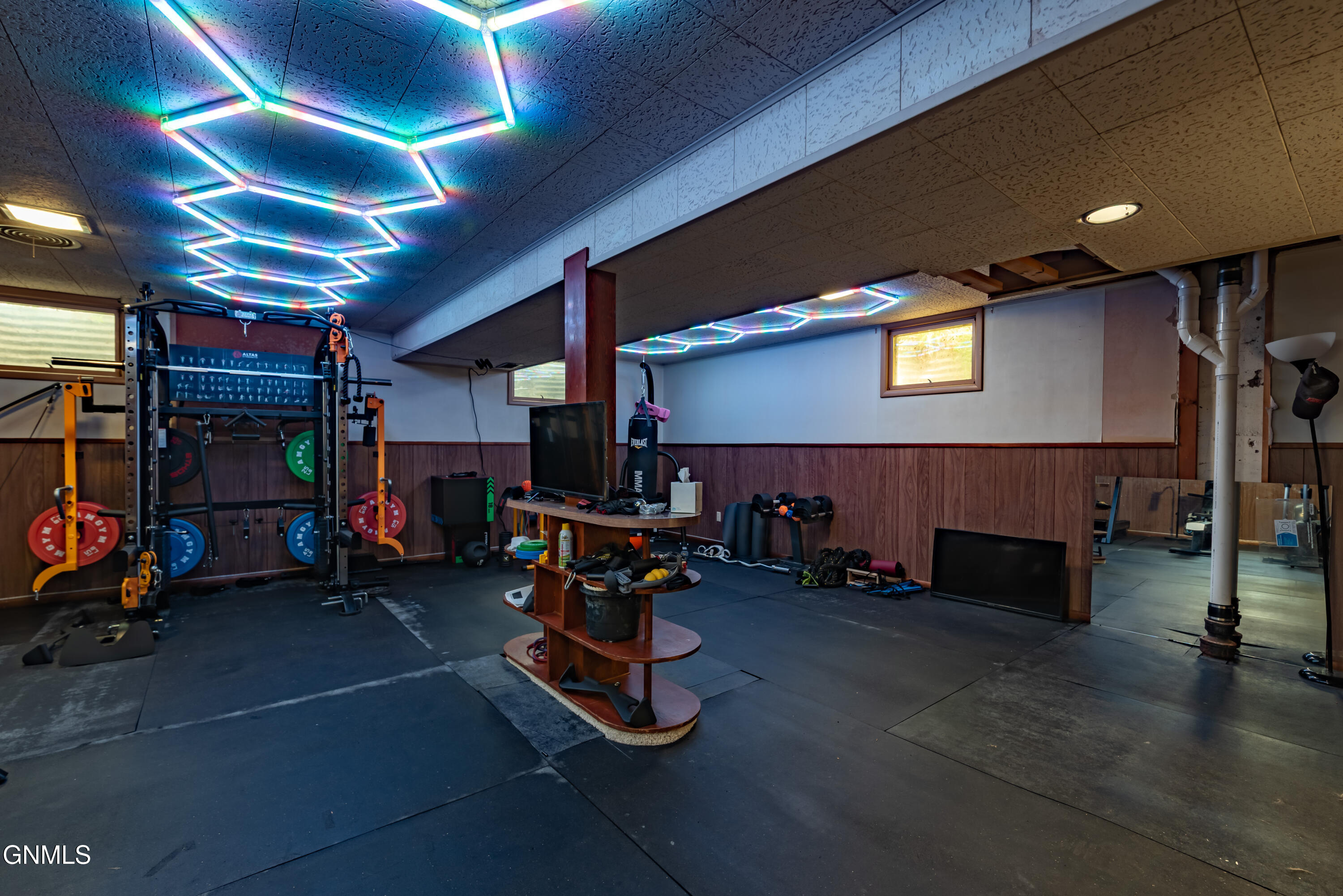 main property photo 31