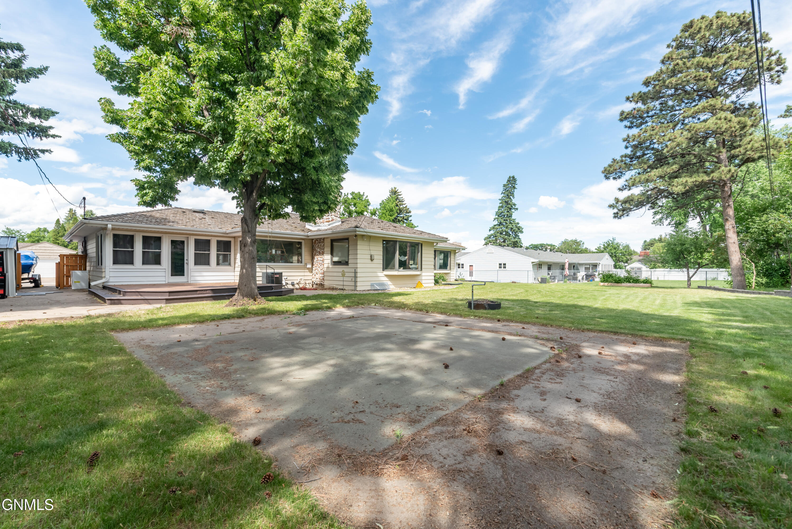 main property photo 40