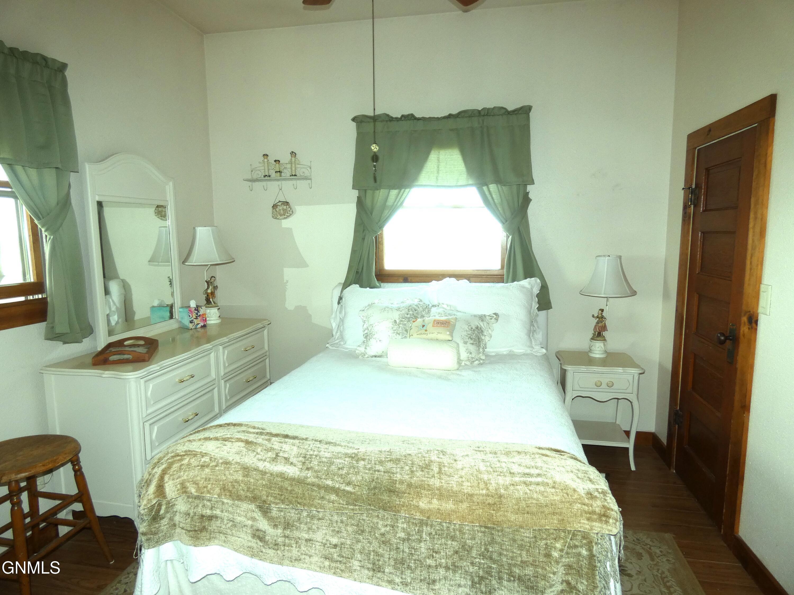 main property photo 25
