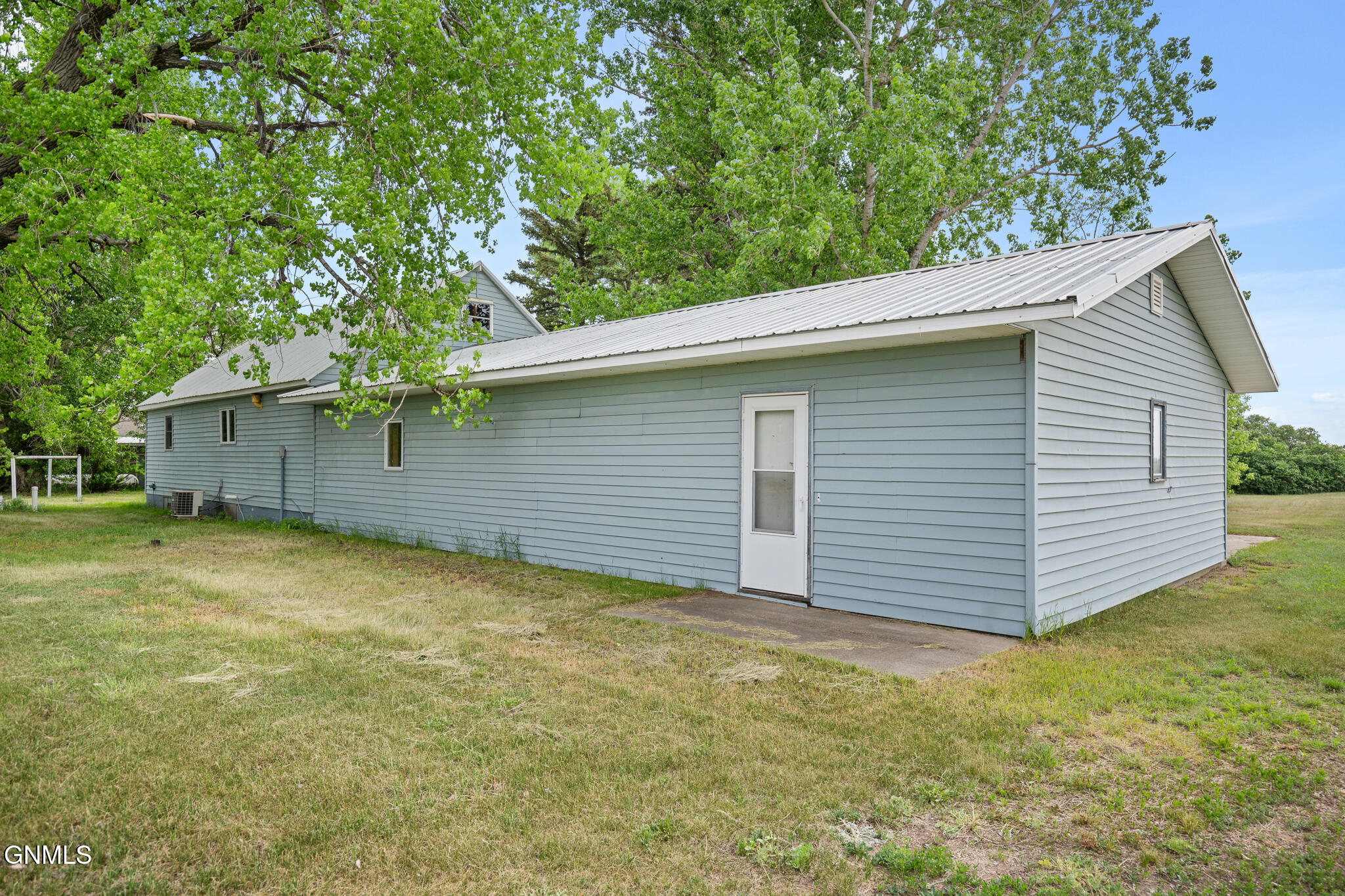 main property photo 20