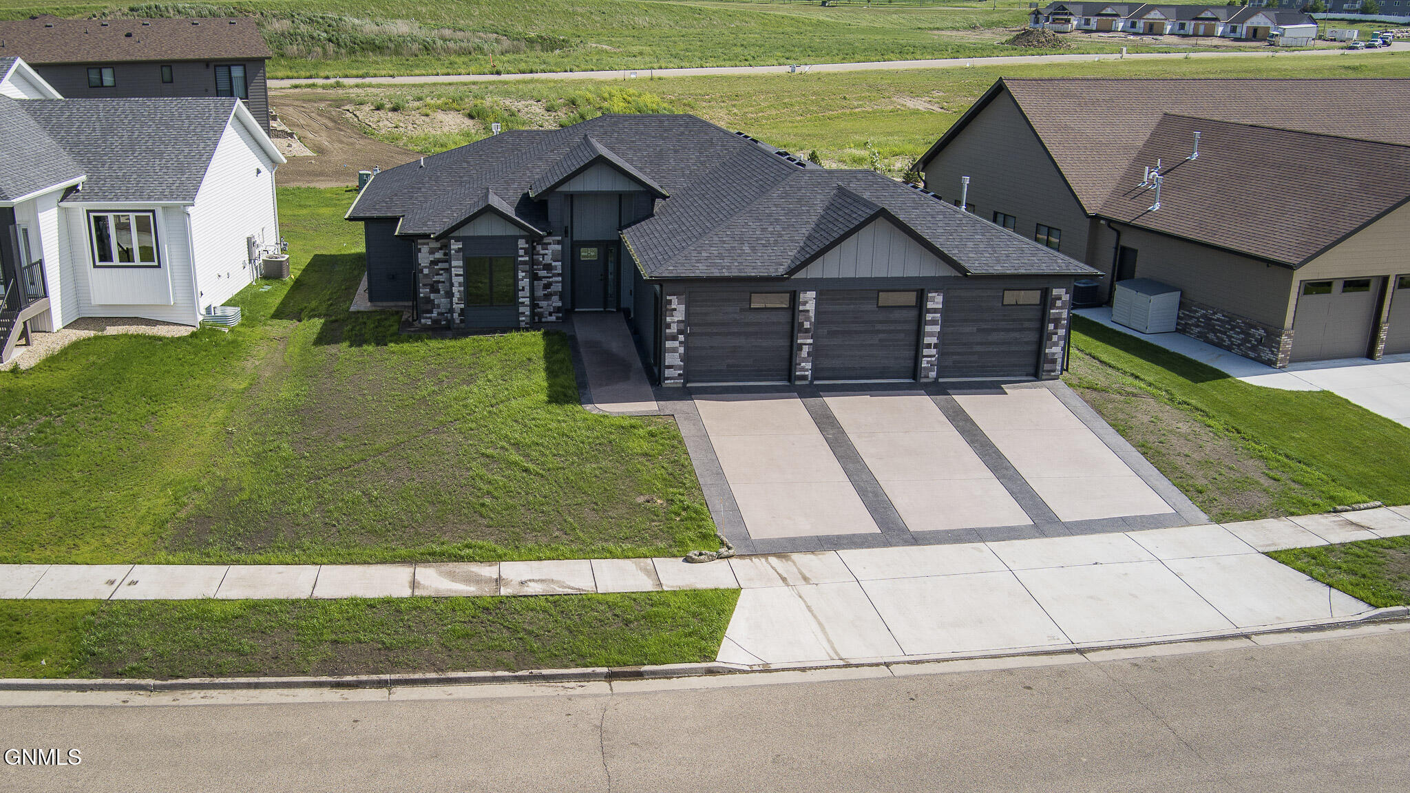 main property photo 50