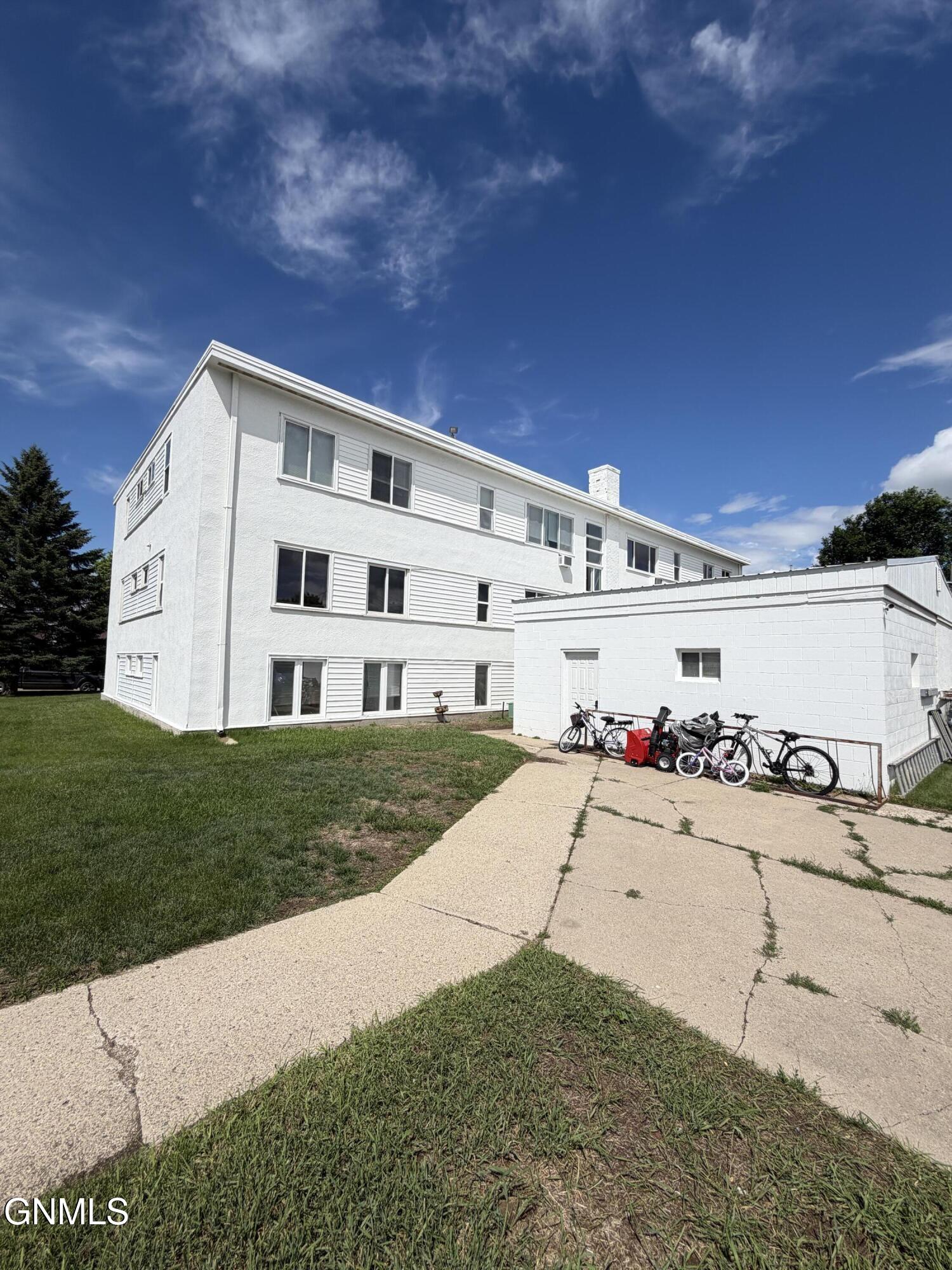main property photo 16