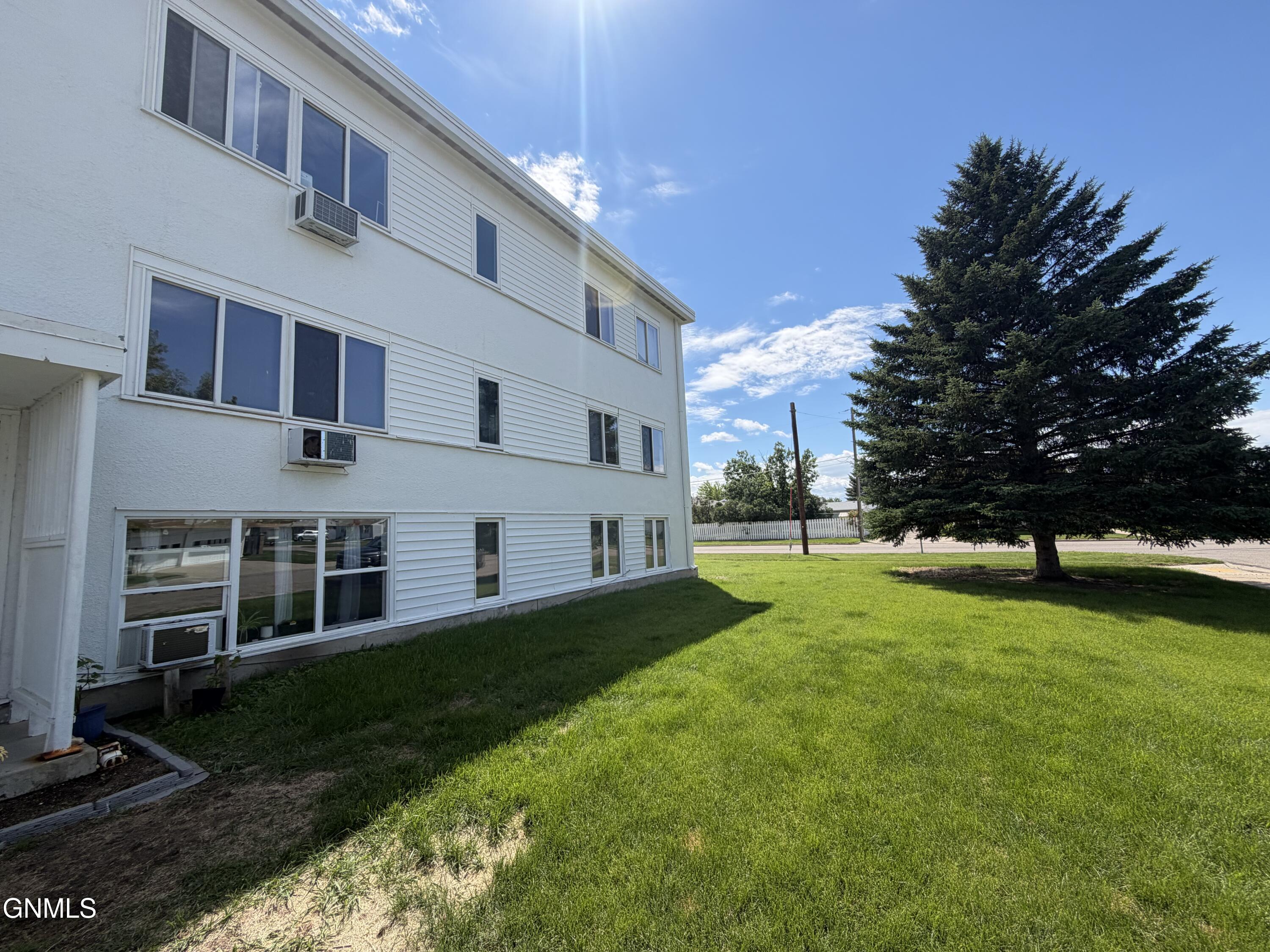 main property photo 22