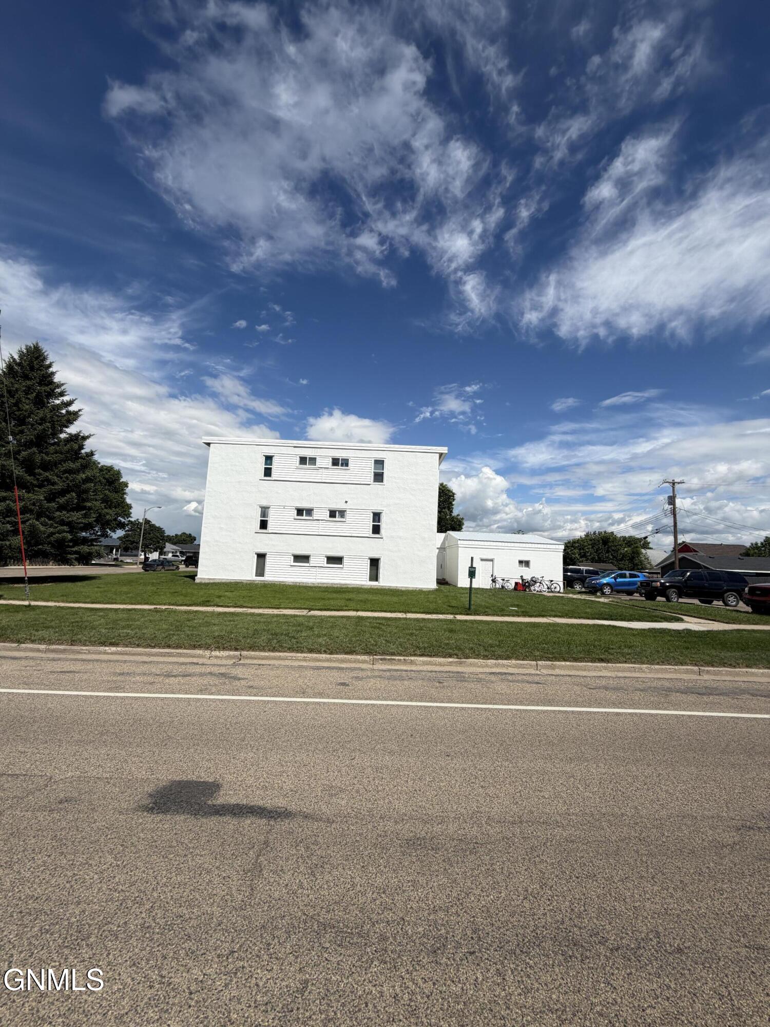 main property photo 25