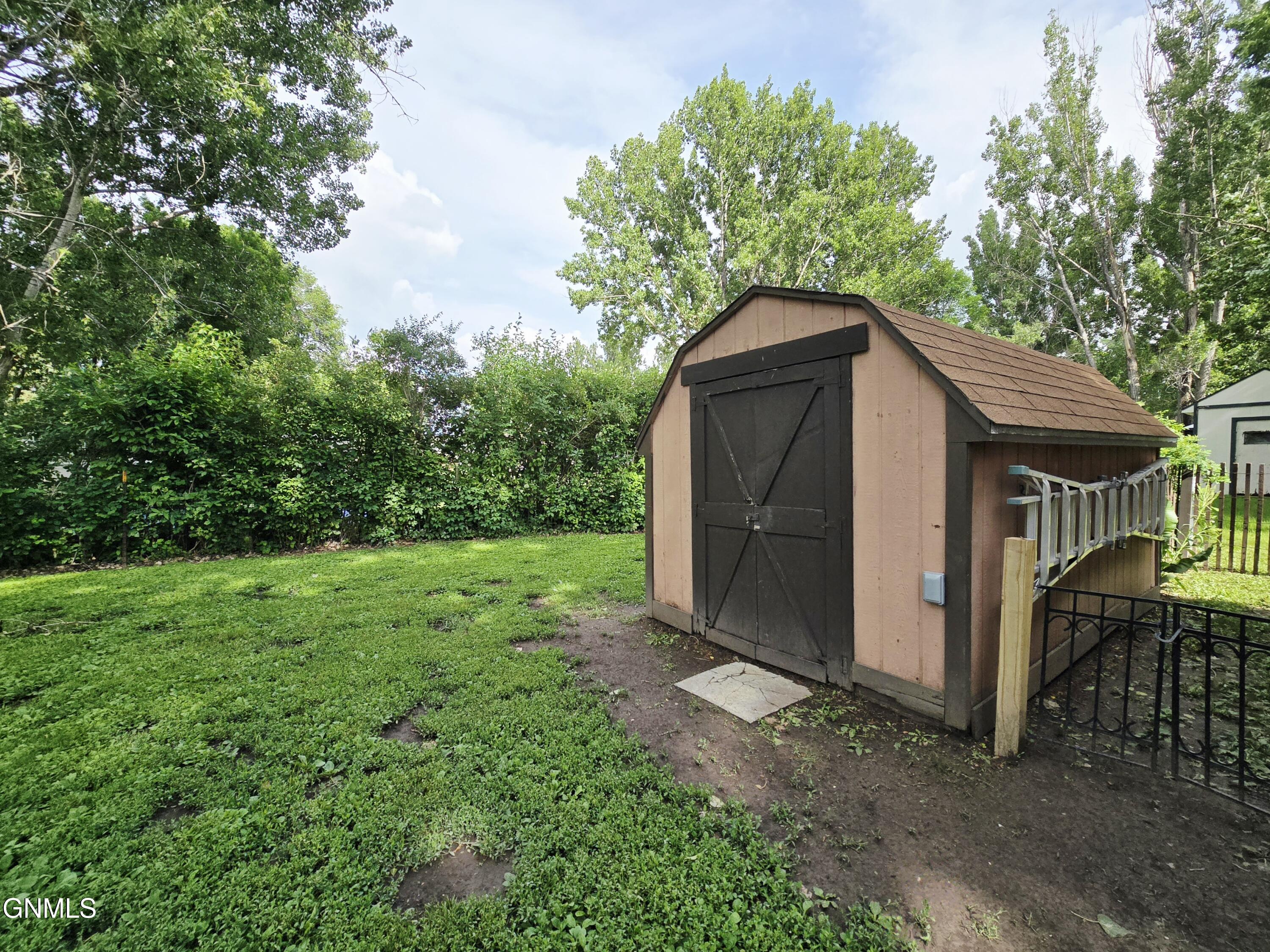 main property photo 14