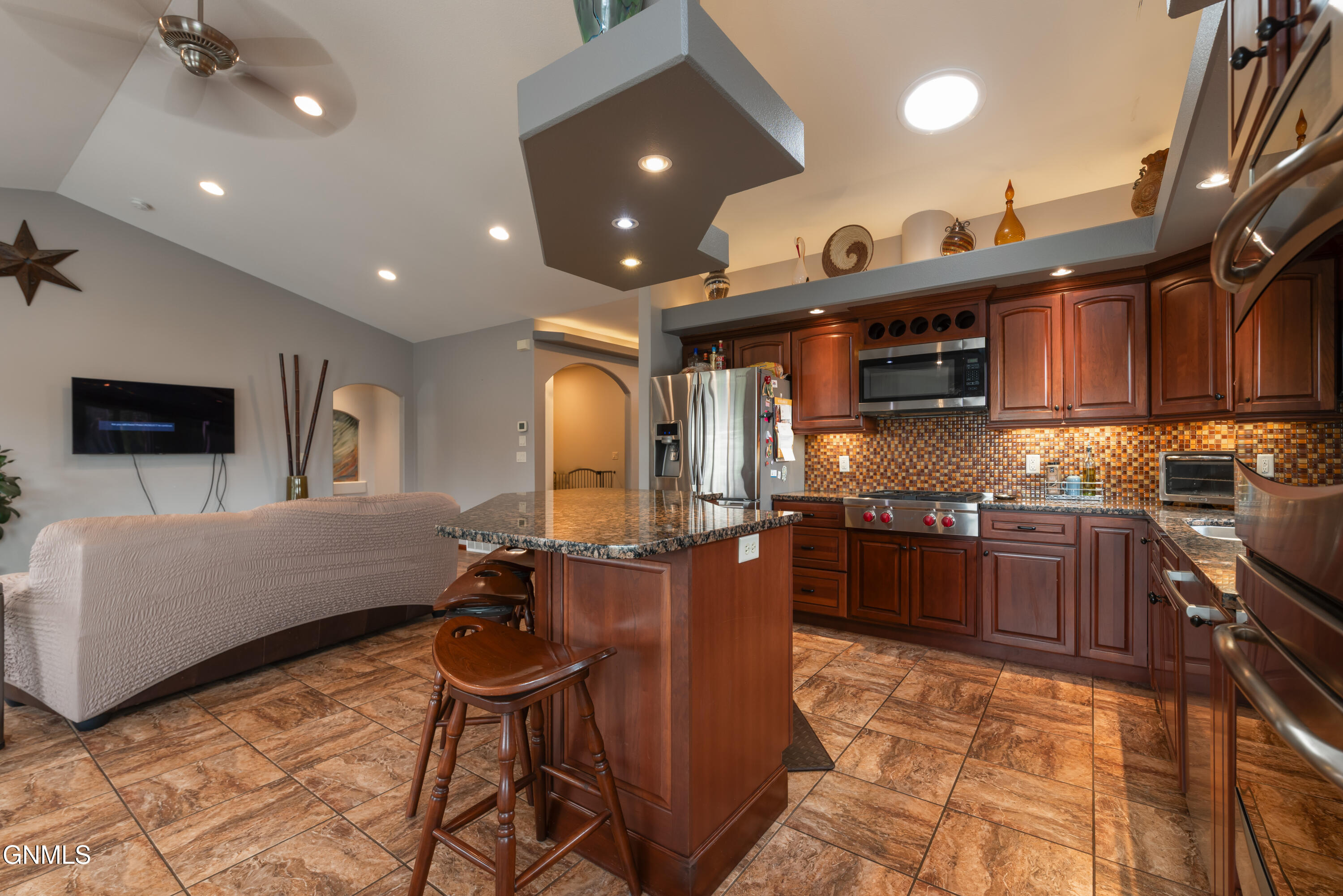 main property photo 14
