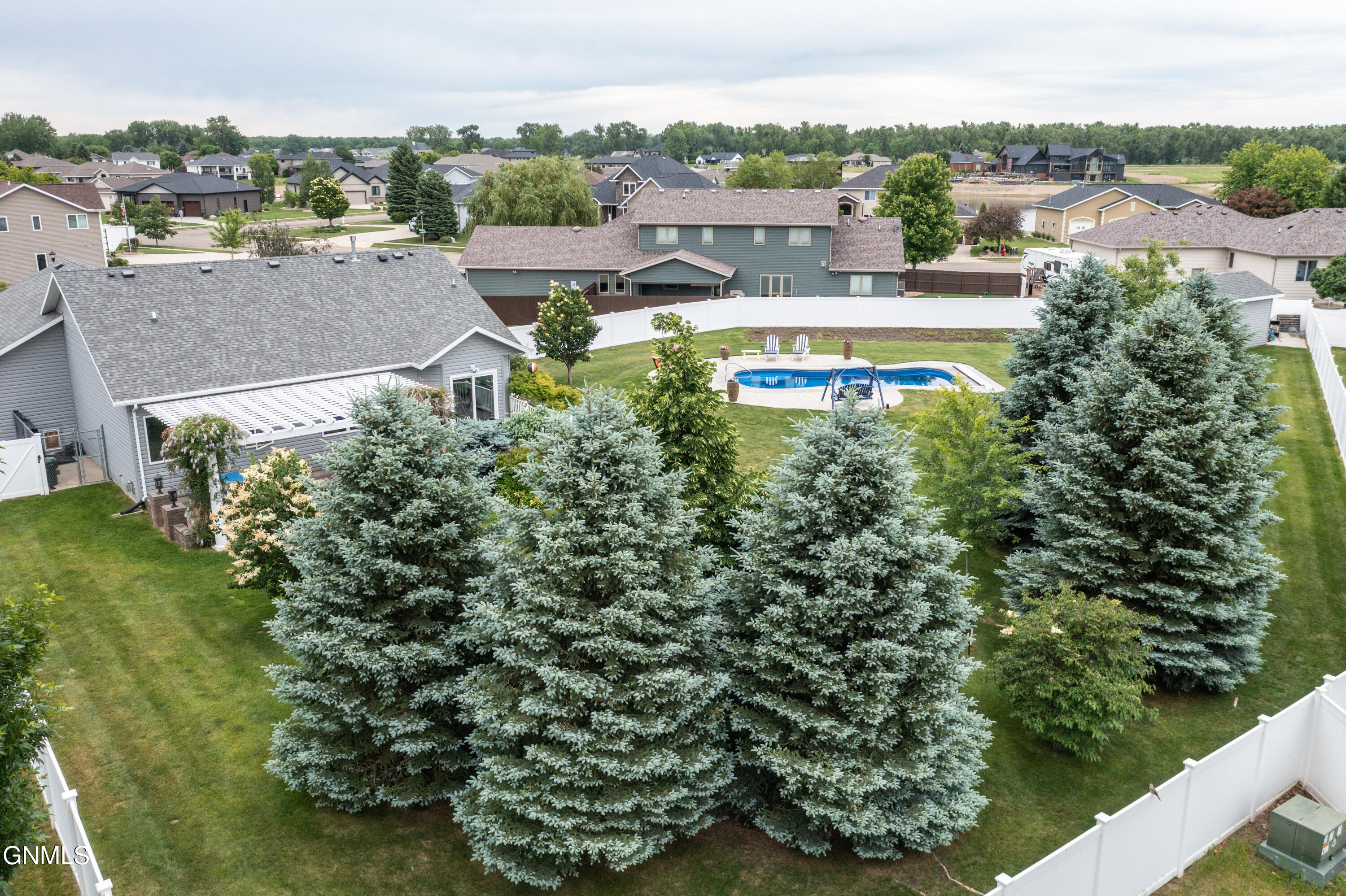 main property photo 45