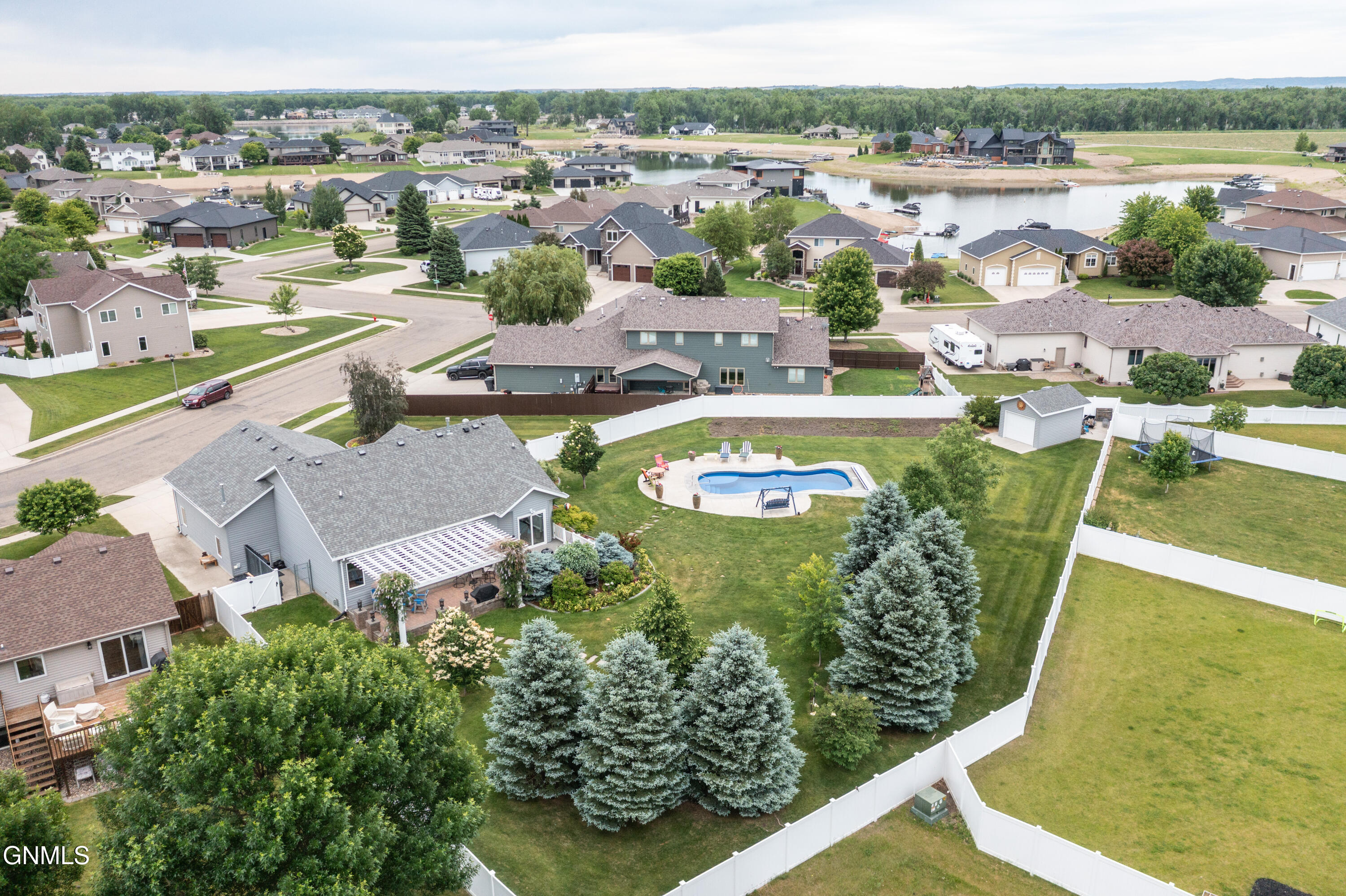 main property photo 50