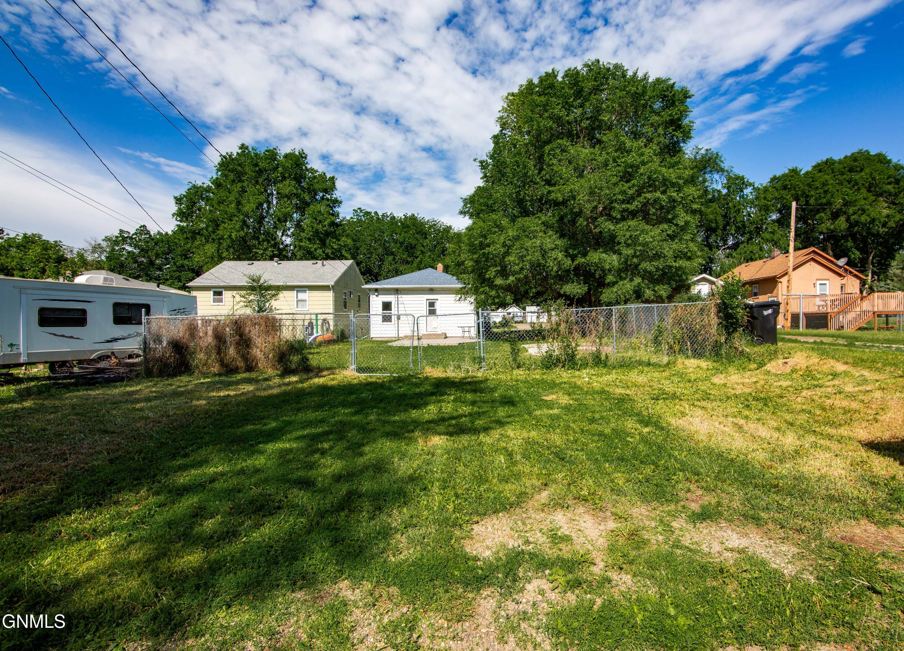 main property photo 25