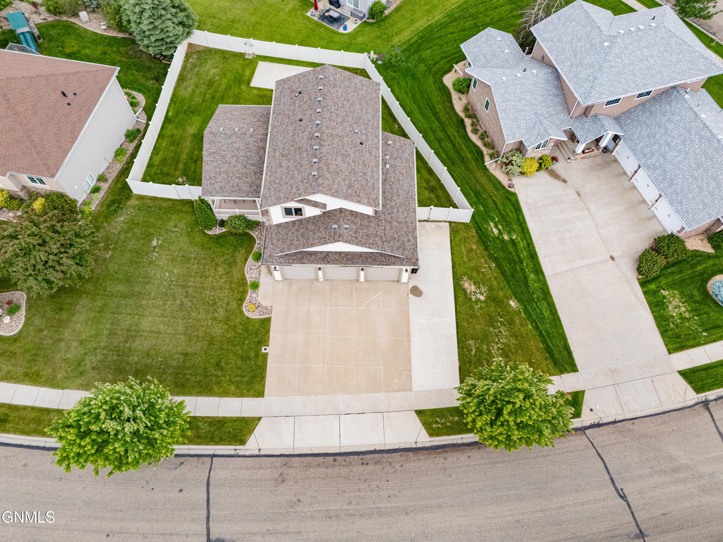 main property photo 59