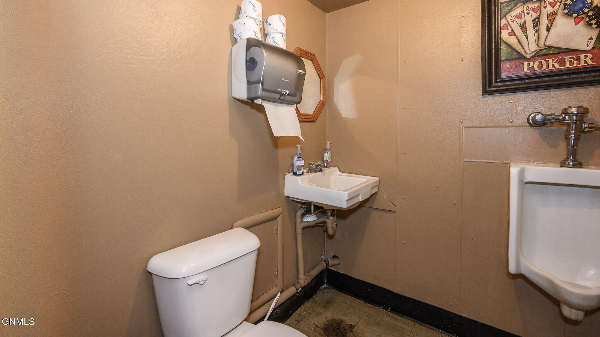 main property photo 23