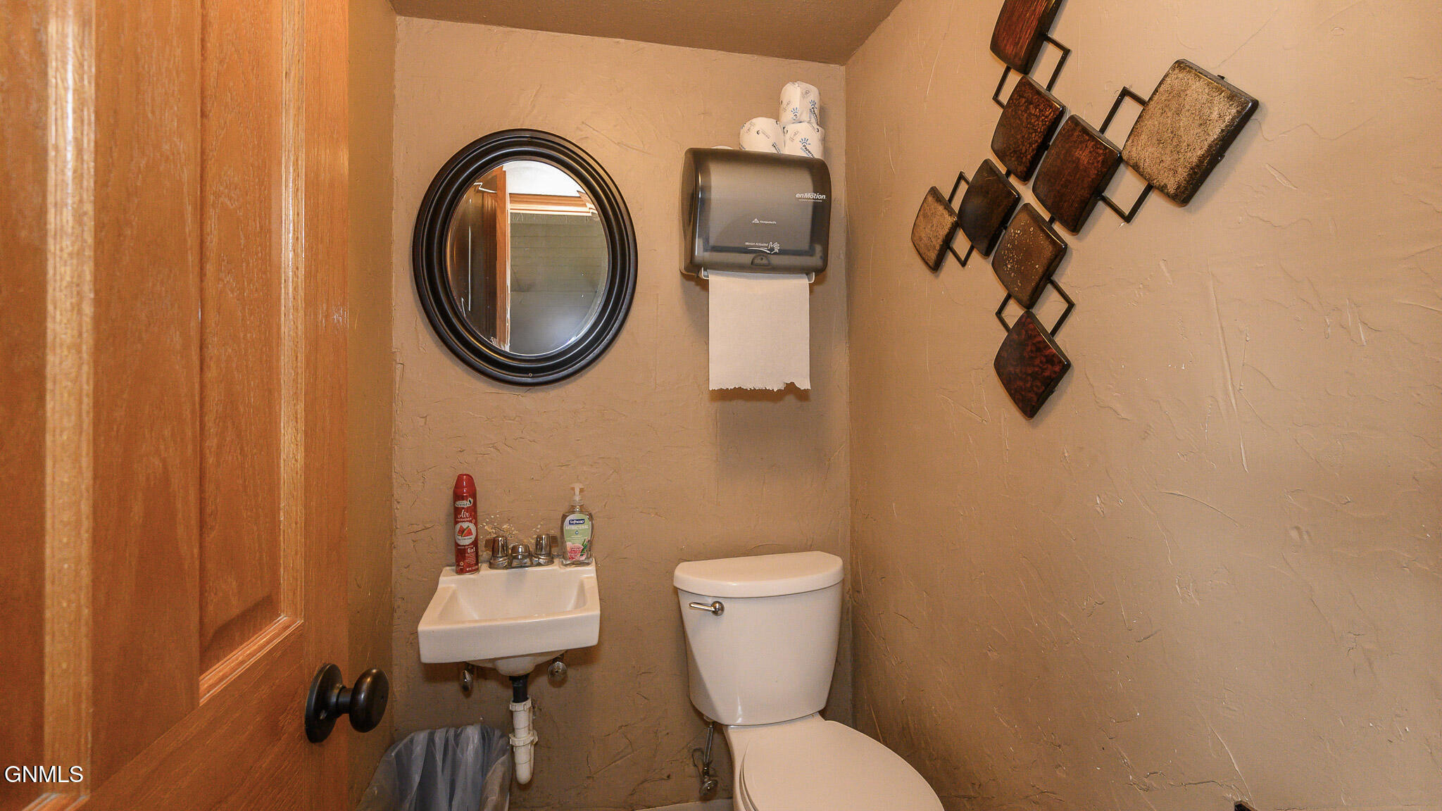 main property photo 24