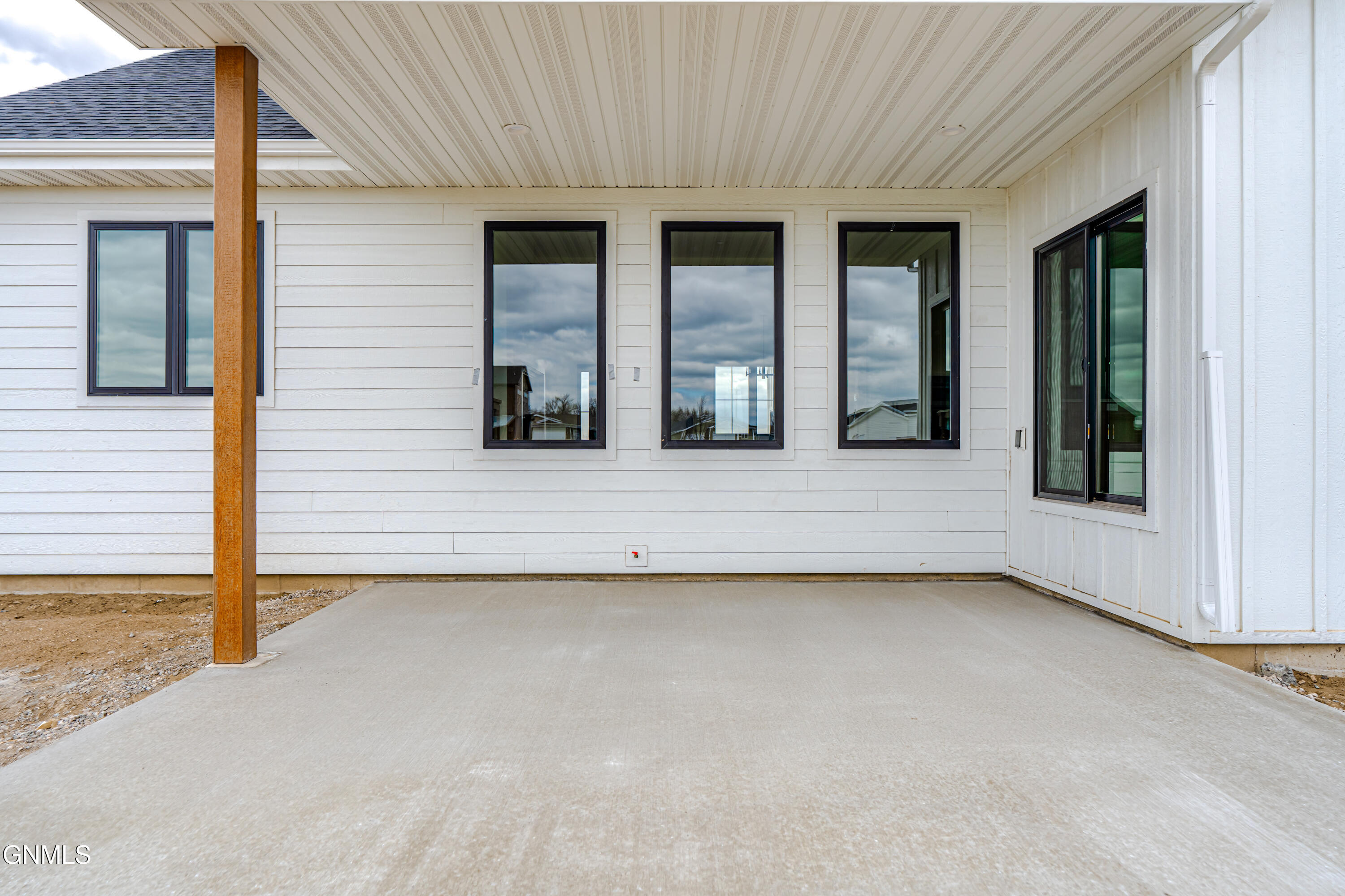 main property photo 78