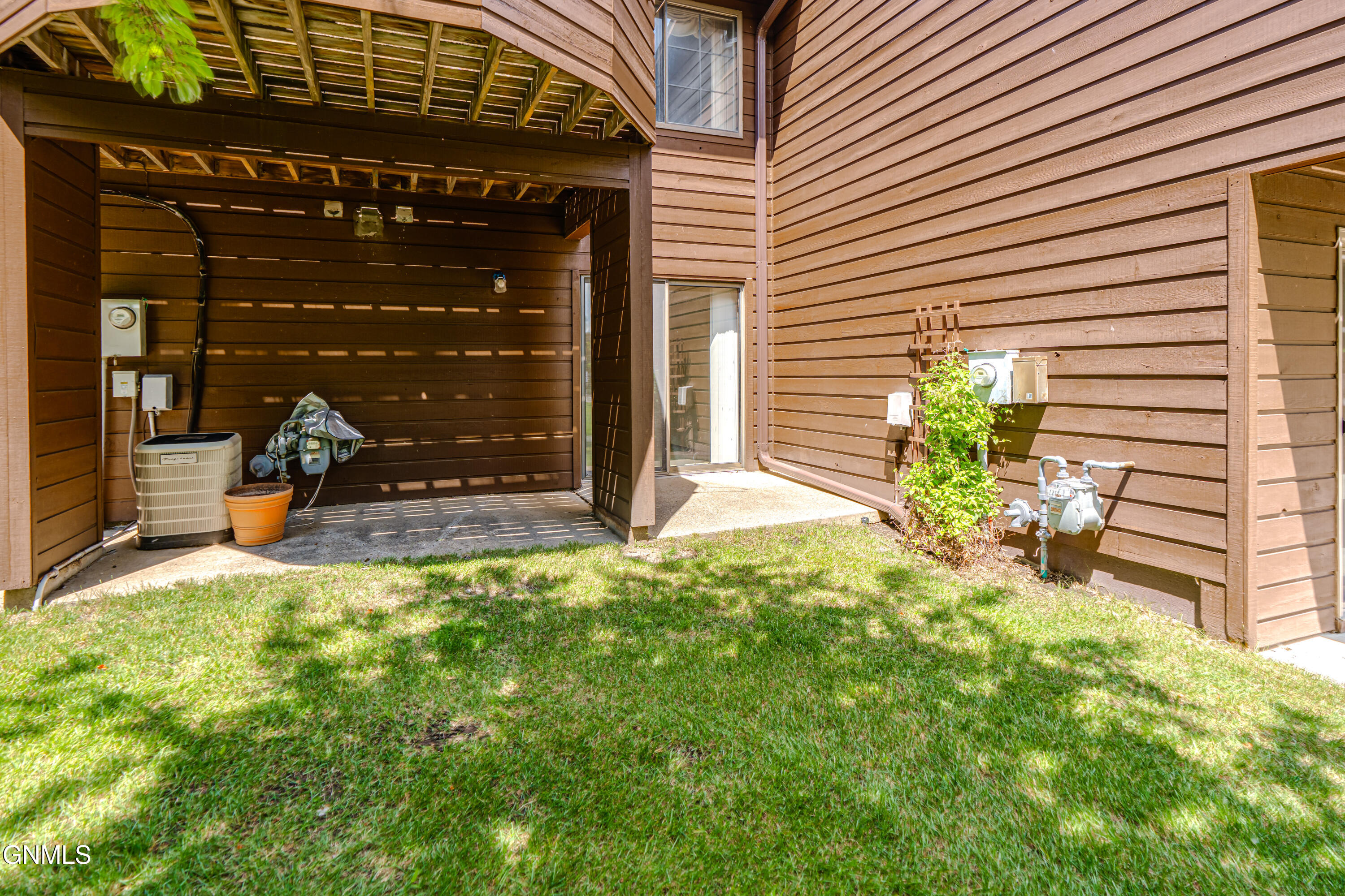 main property photo 74