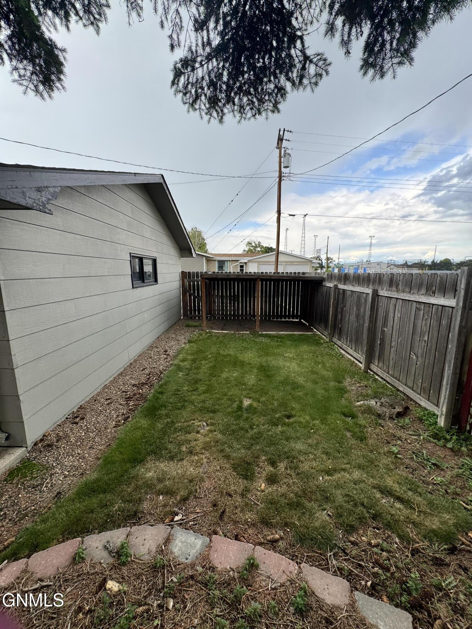 main property photo 24