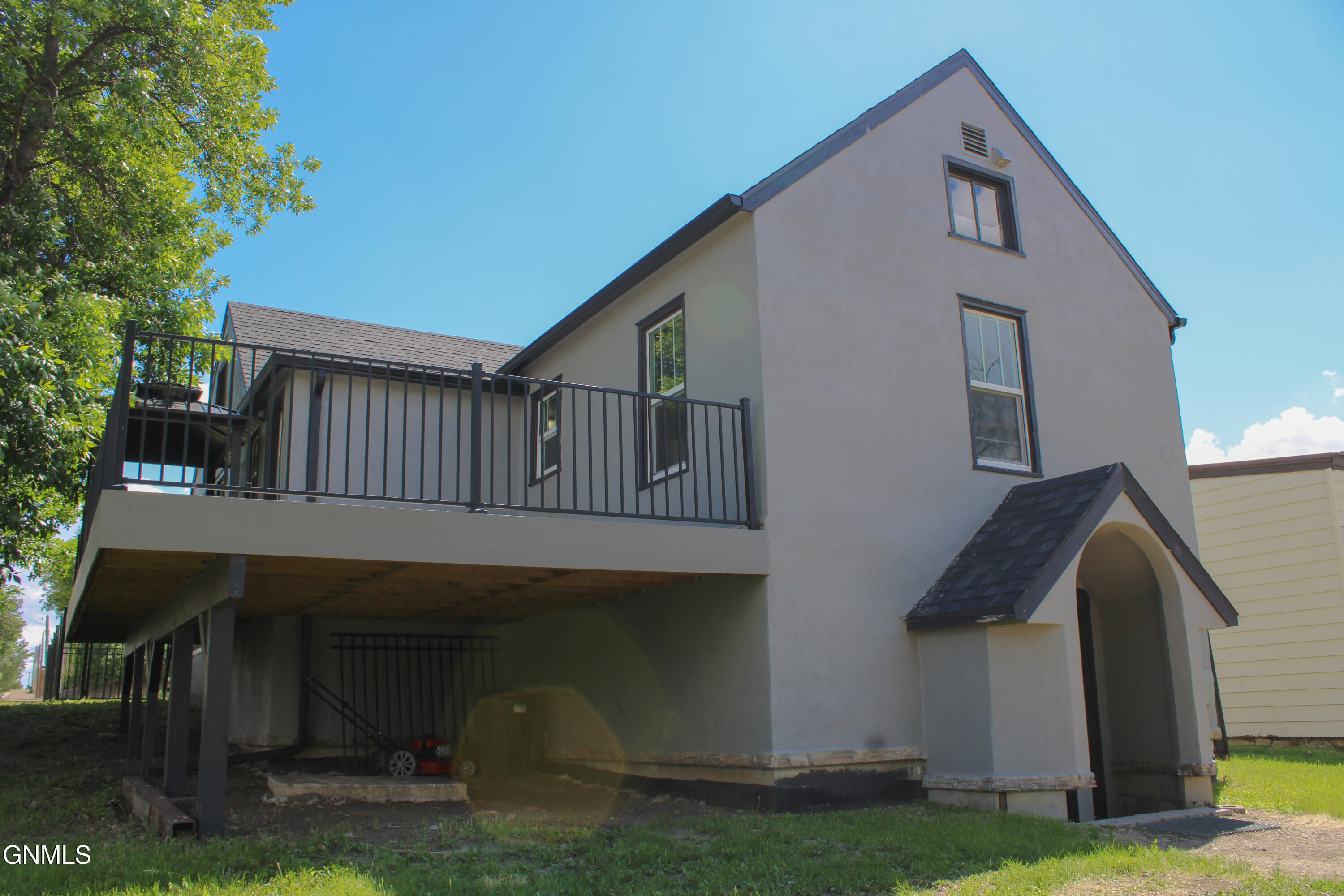 main property photo 30