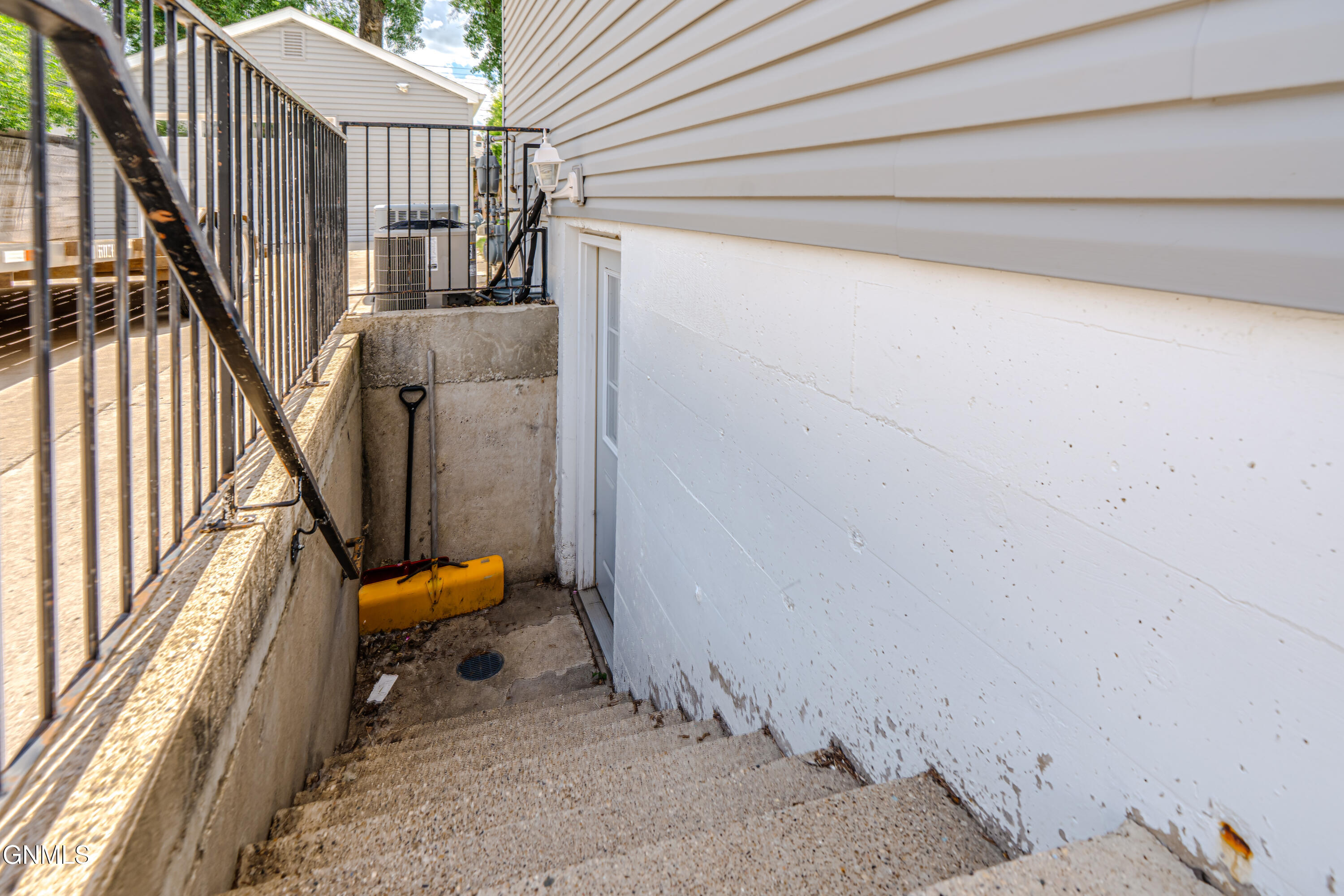 main property photo 79