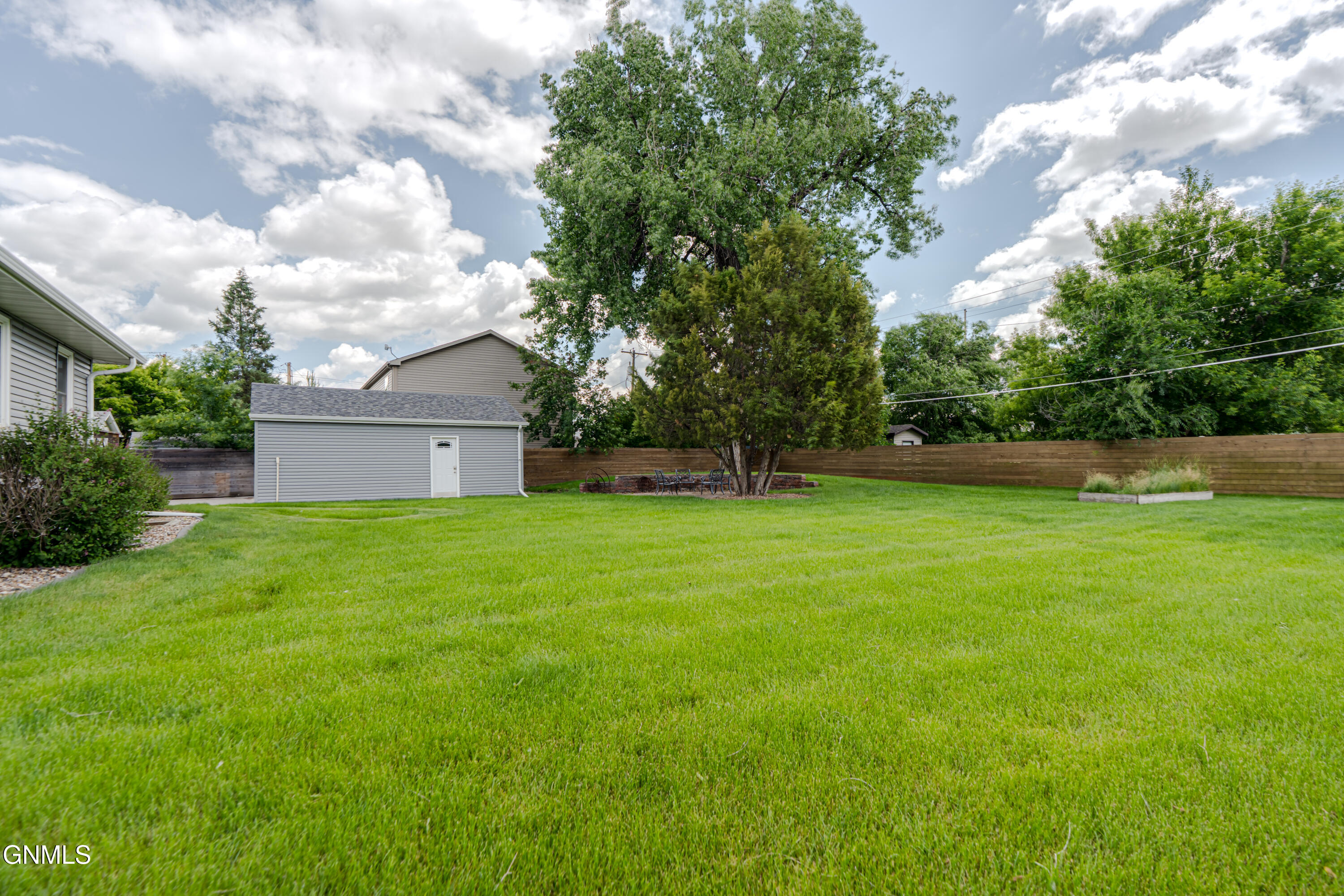 main property photo 90