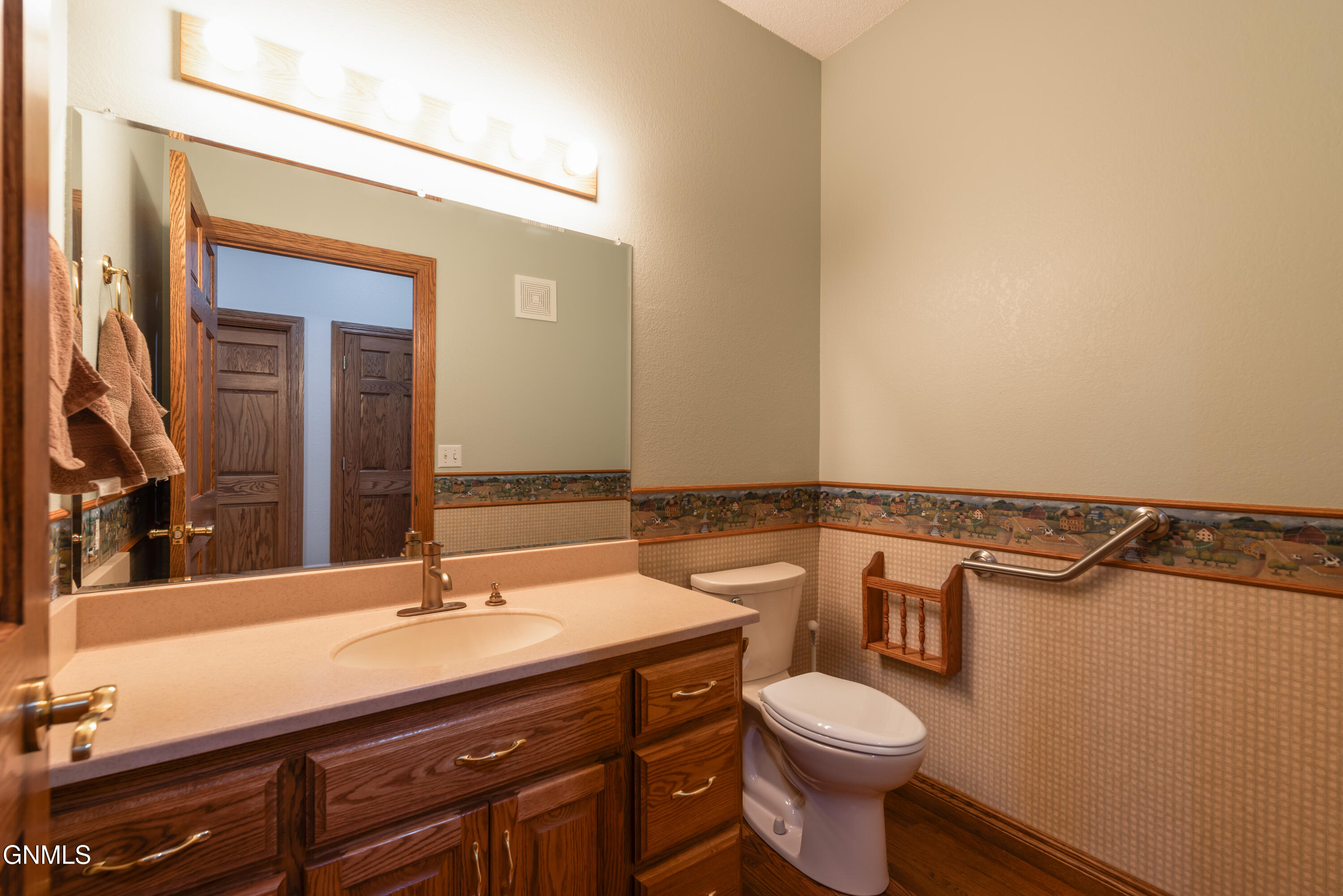 main property photo 17