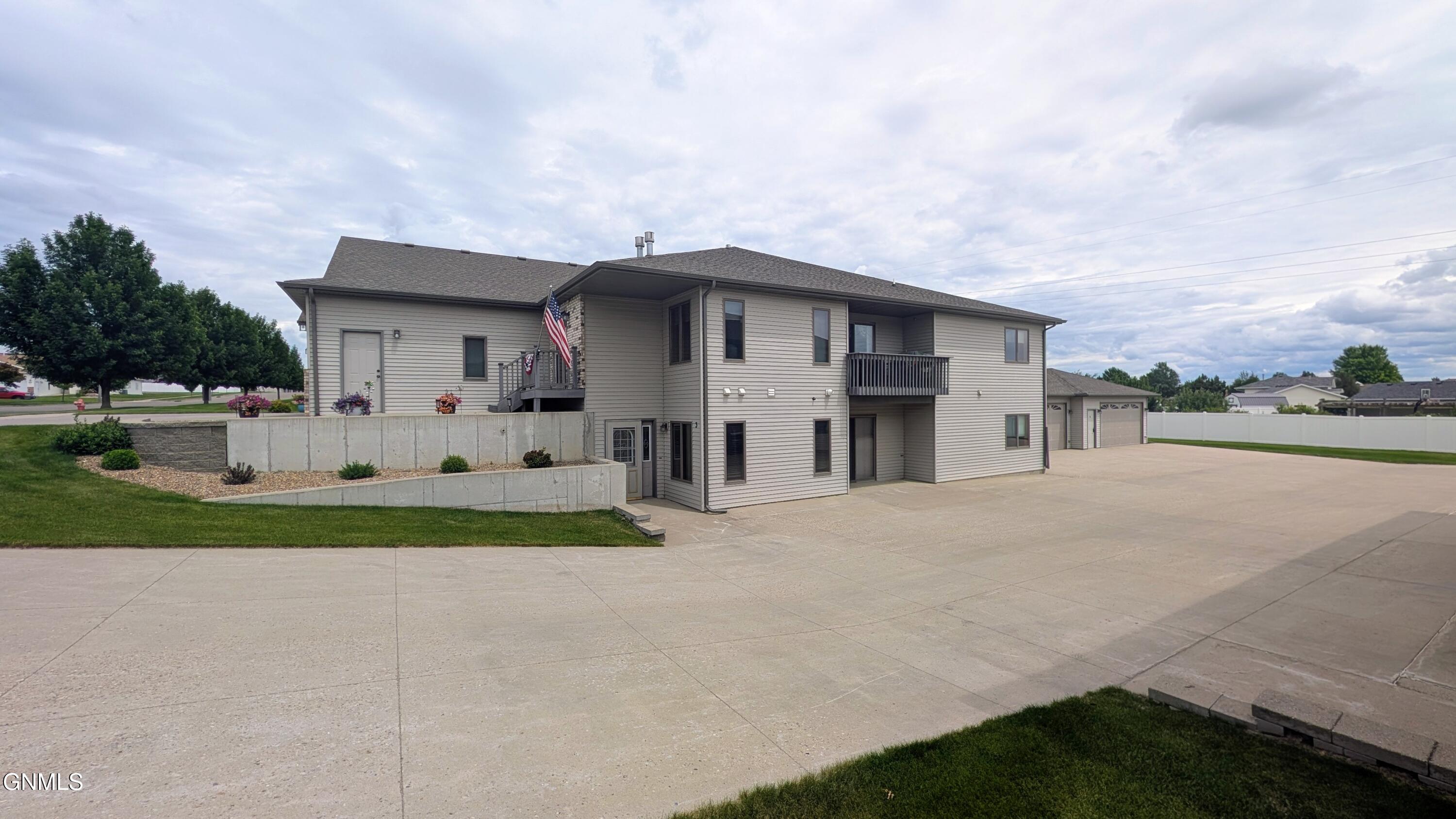 main property photo 34