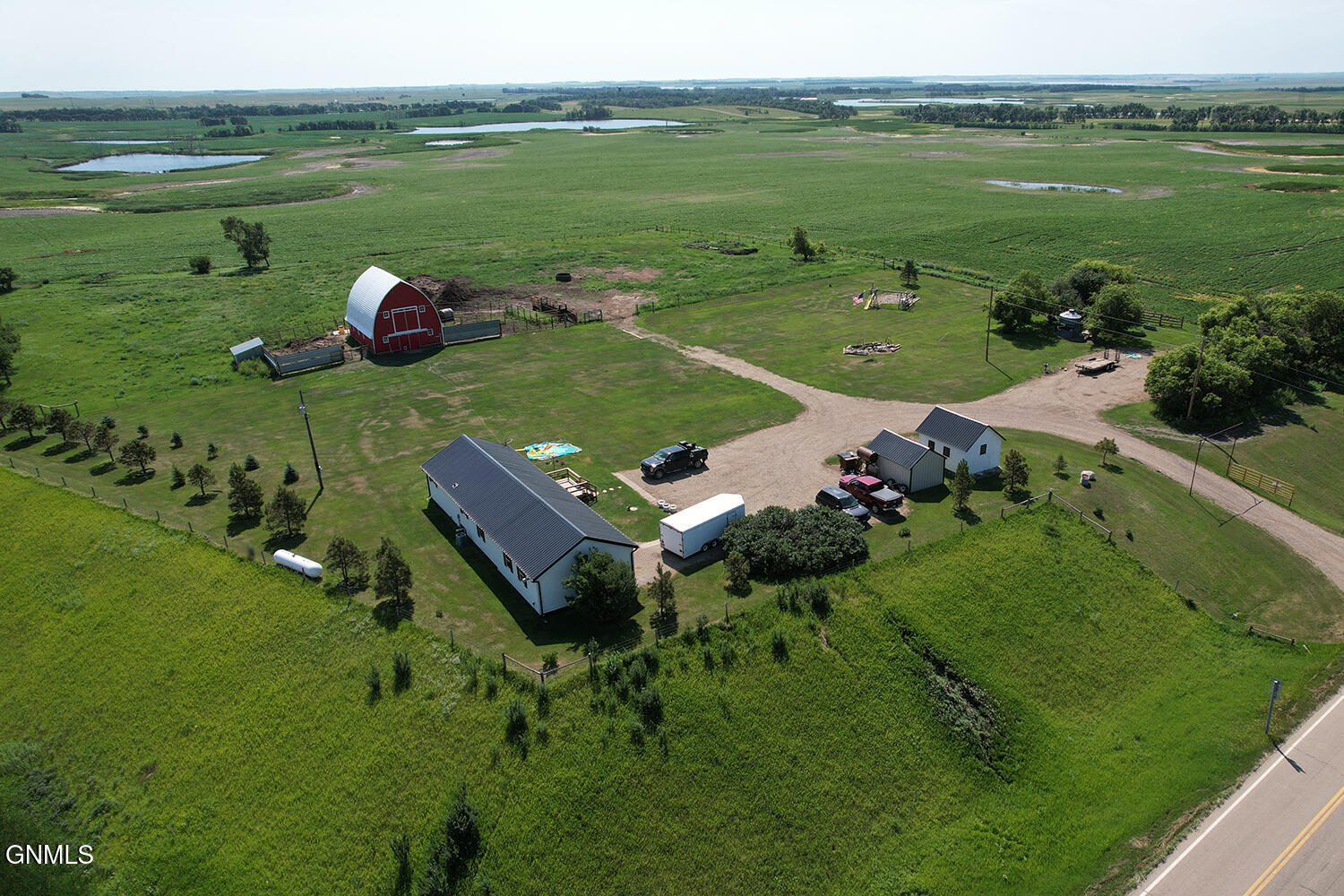 main property photo 33