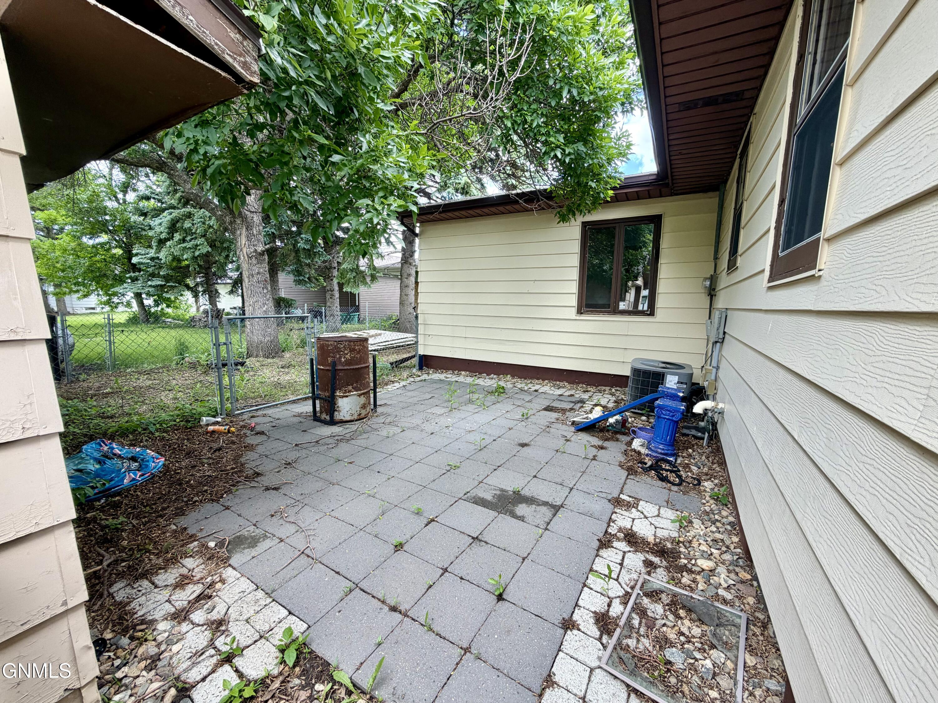 main property photo 13