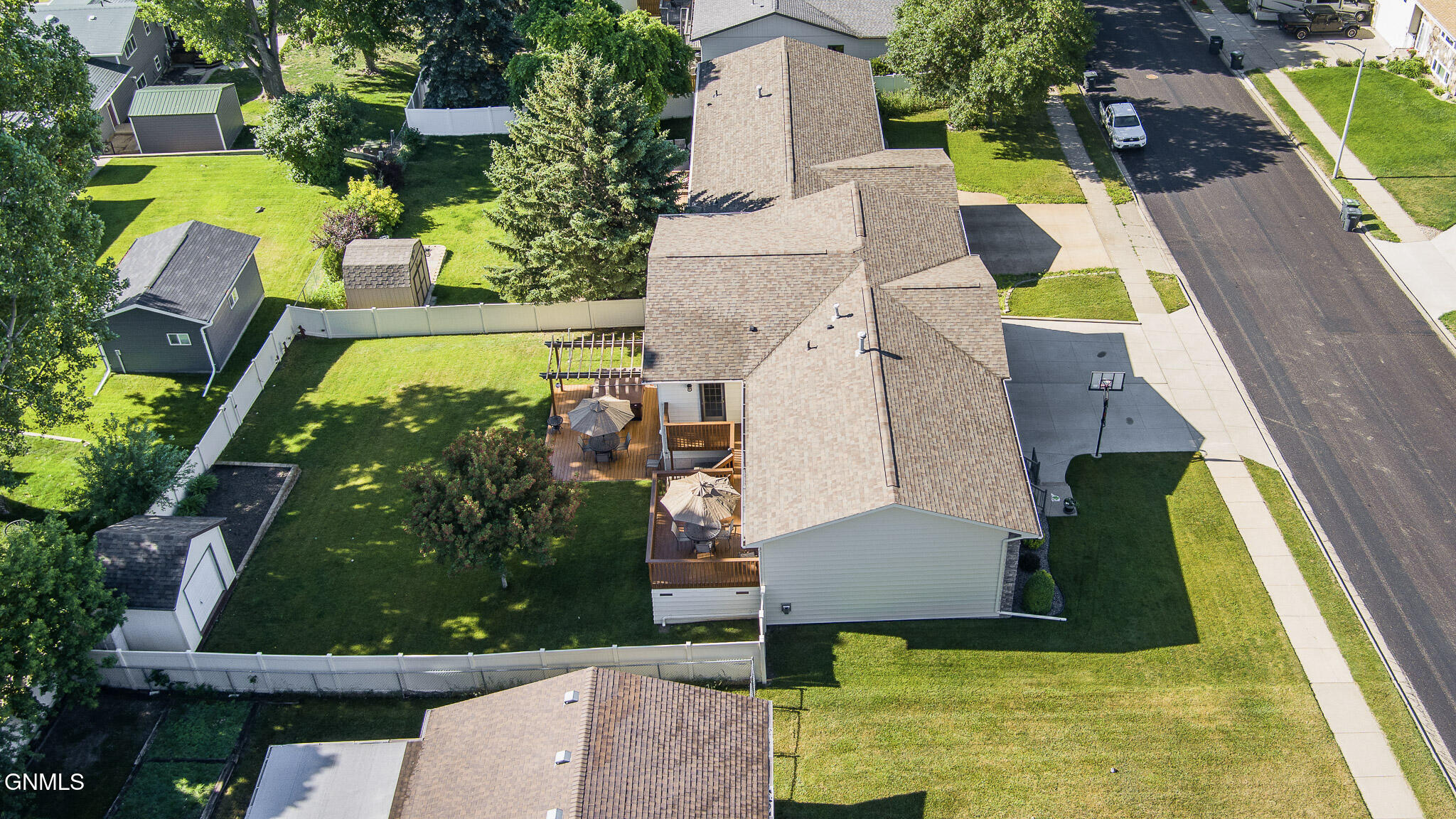 main property photo 40