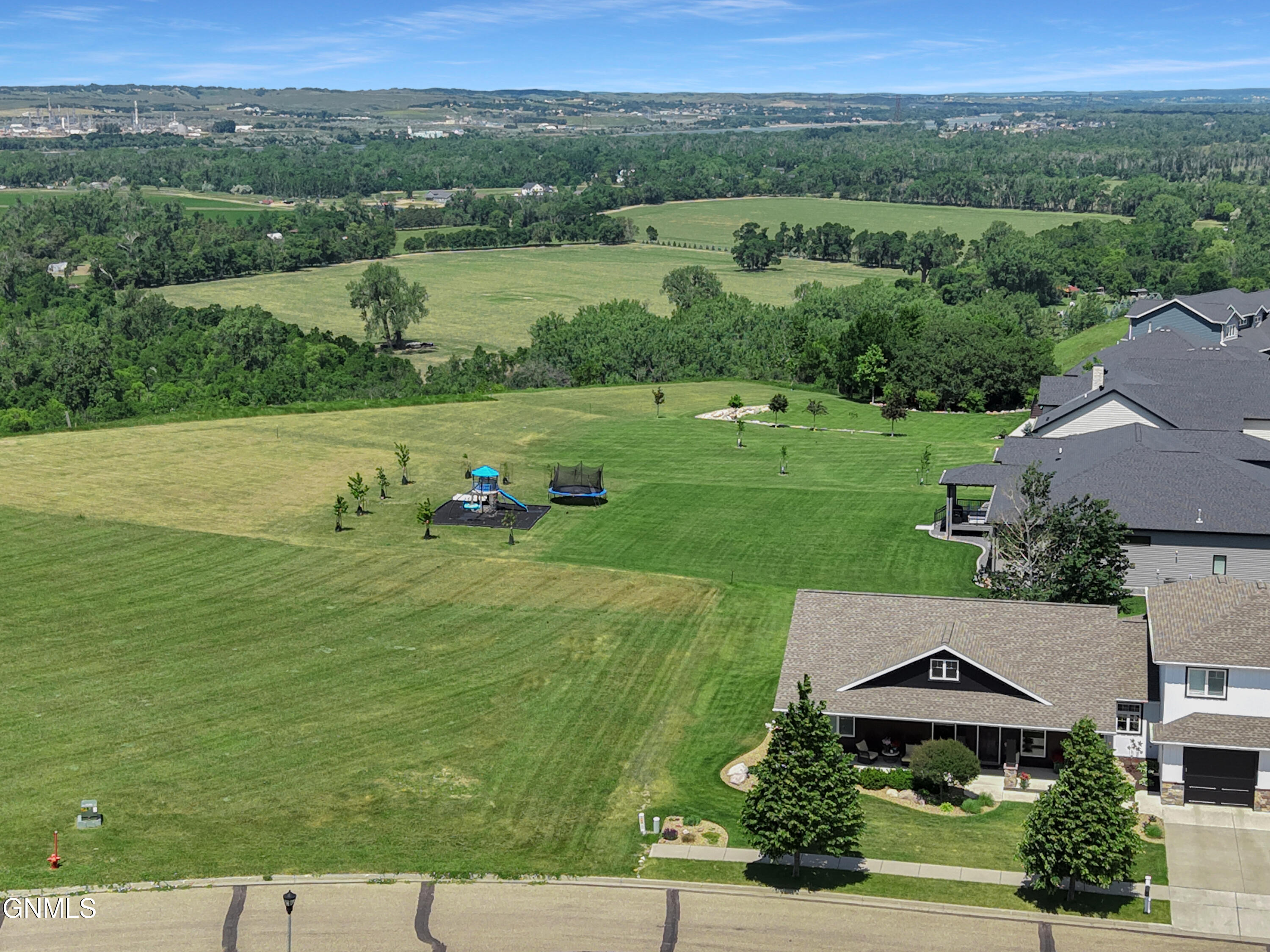 main property photo 9