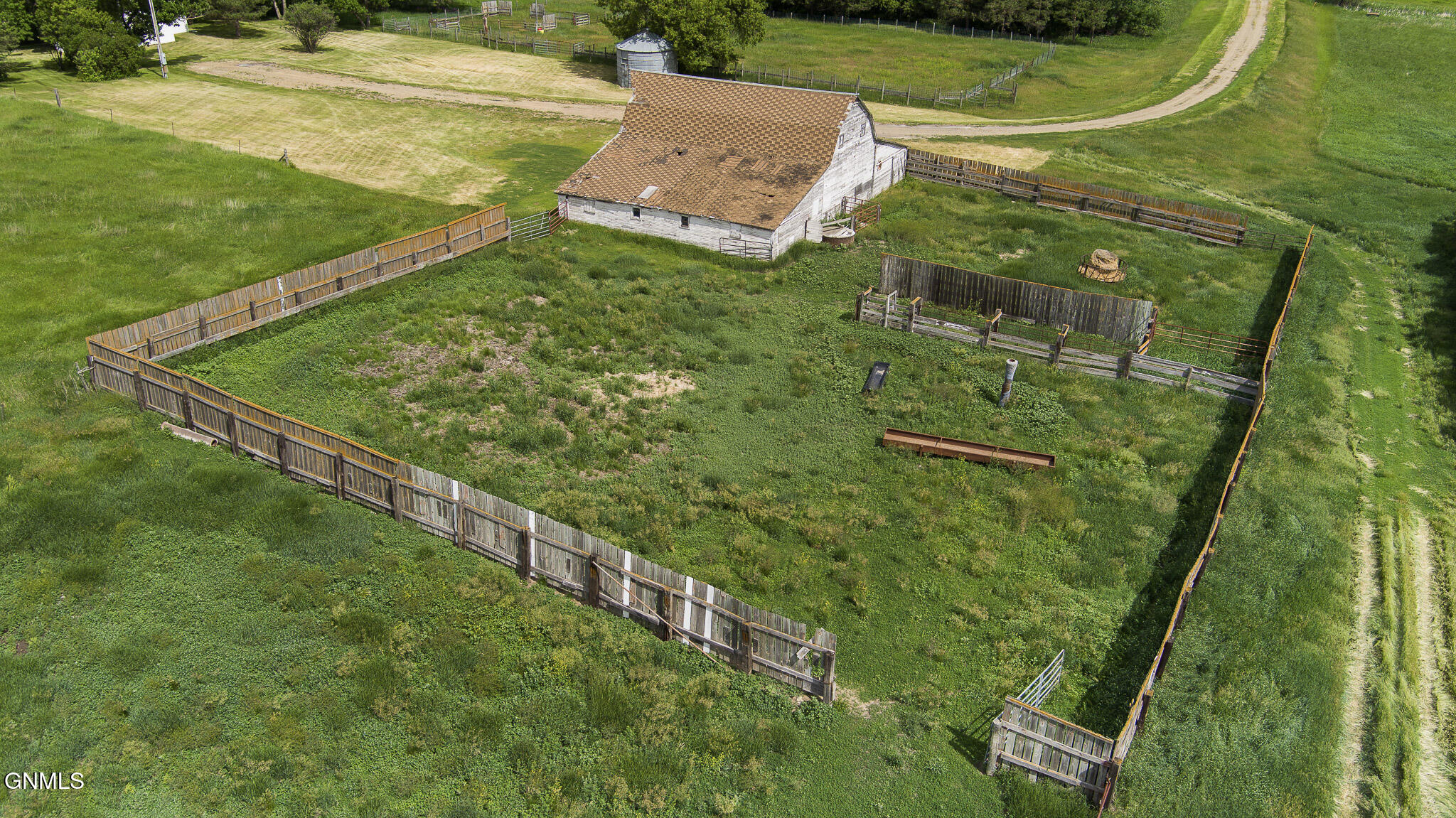 main property photo 2