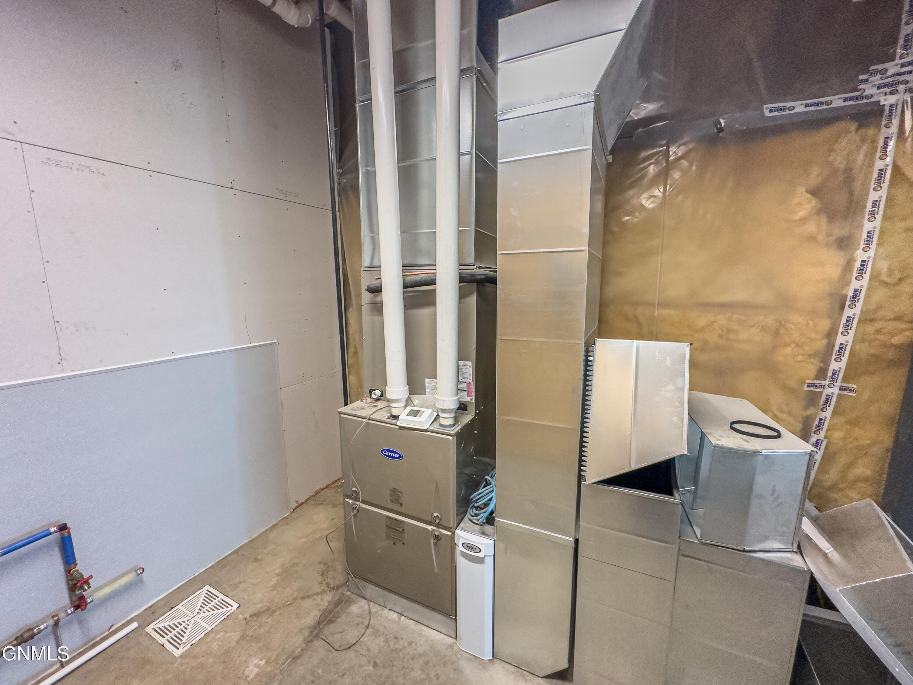 main property photo 17