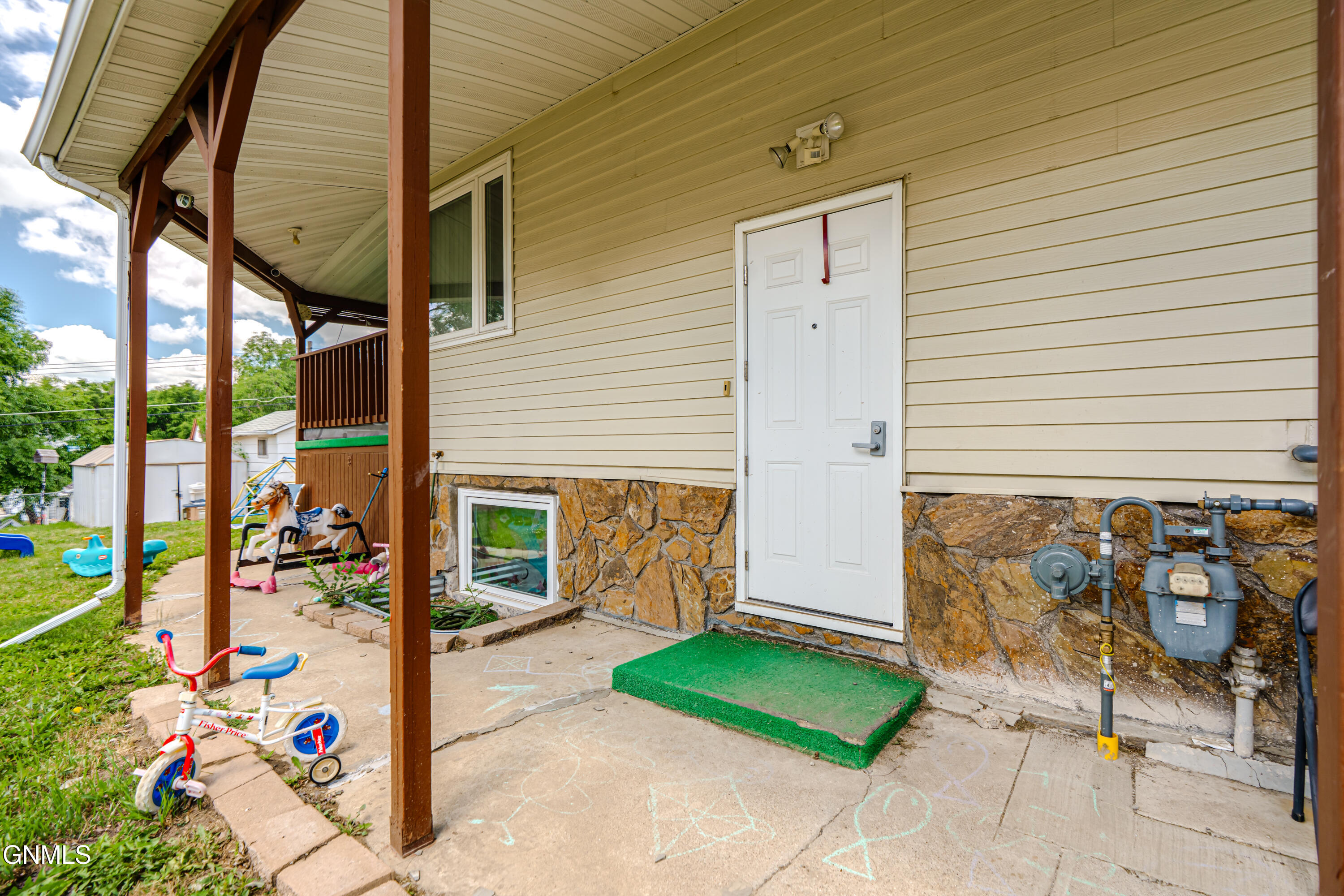 main property photo 36