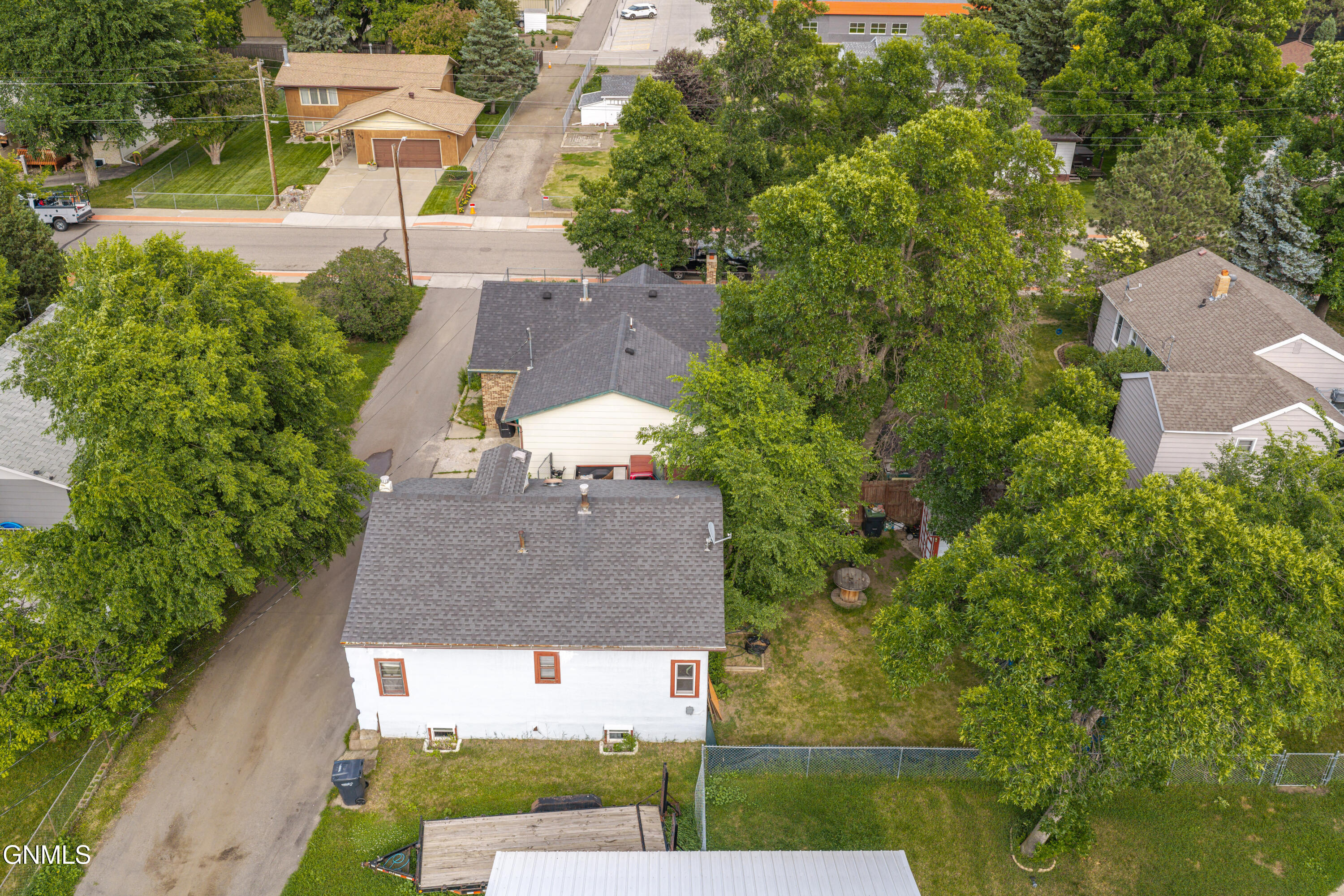 main property photo 23