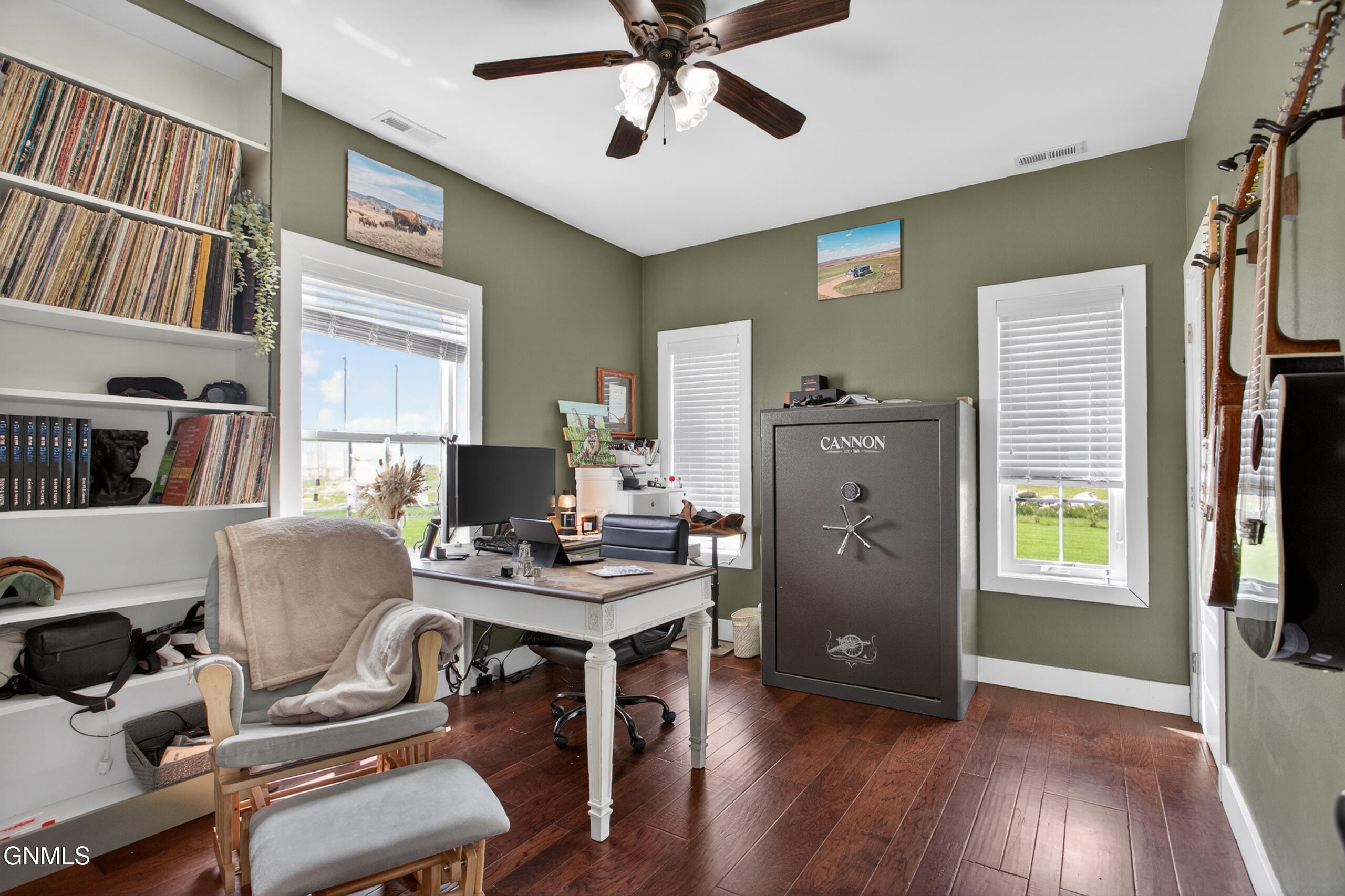 main property photo 17