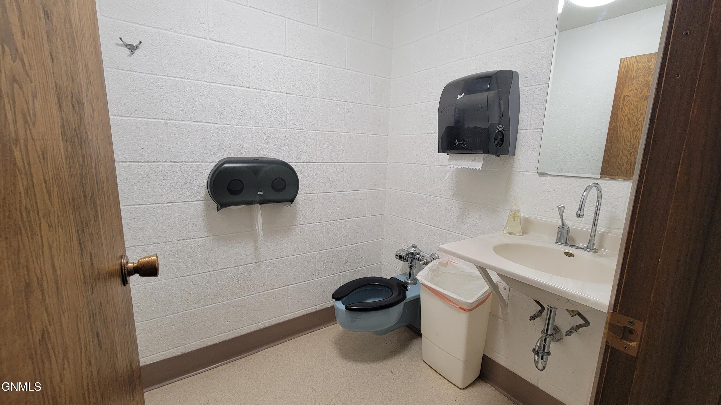 main property photo 17