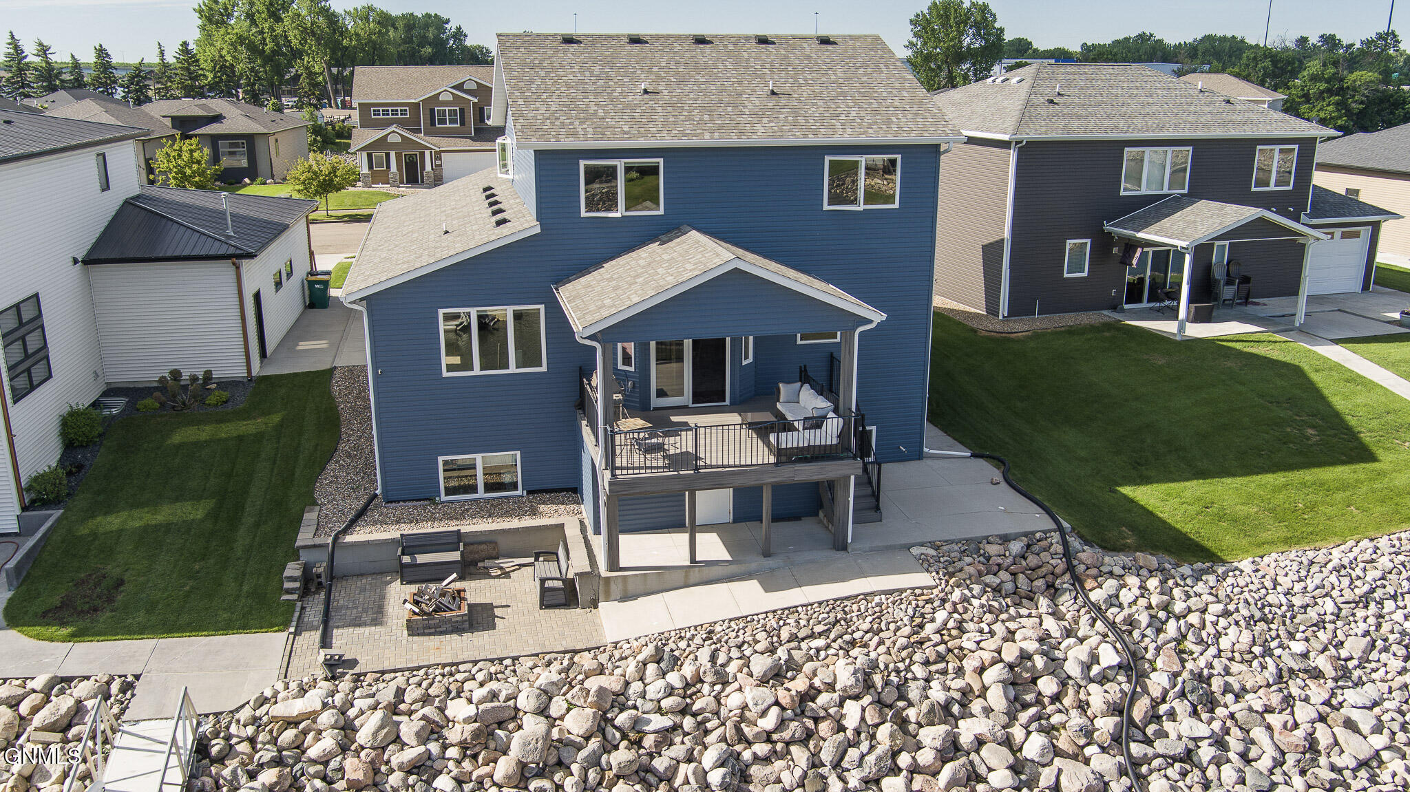 main property photo 30