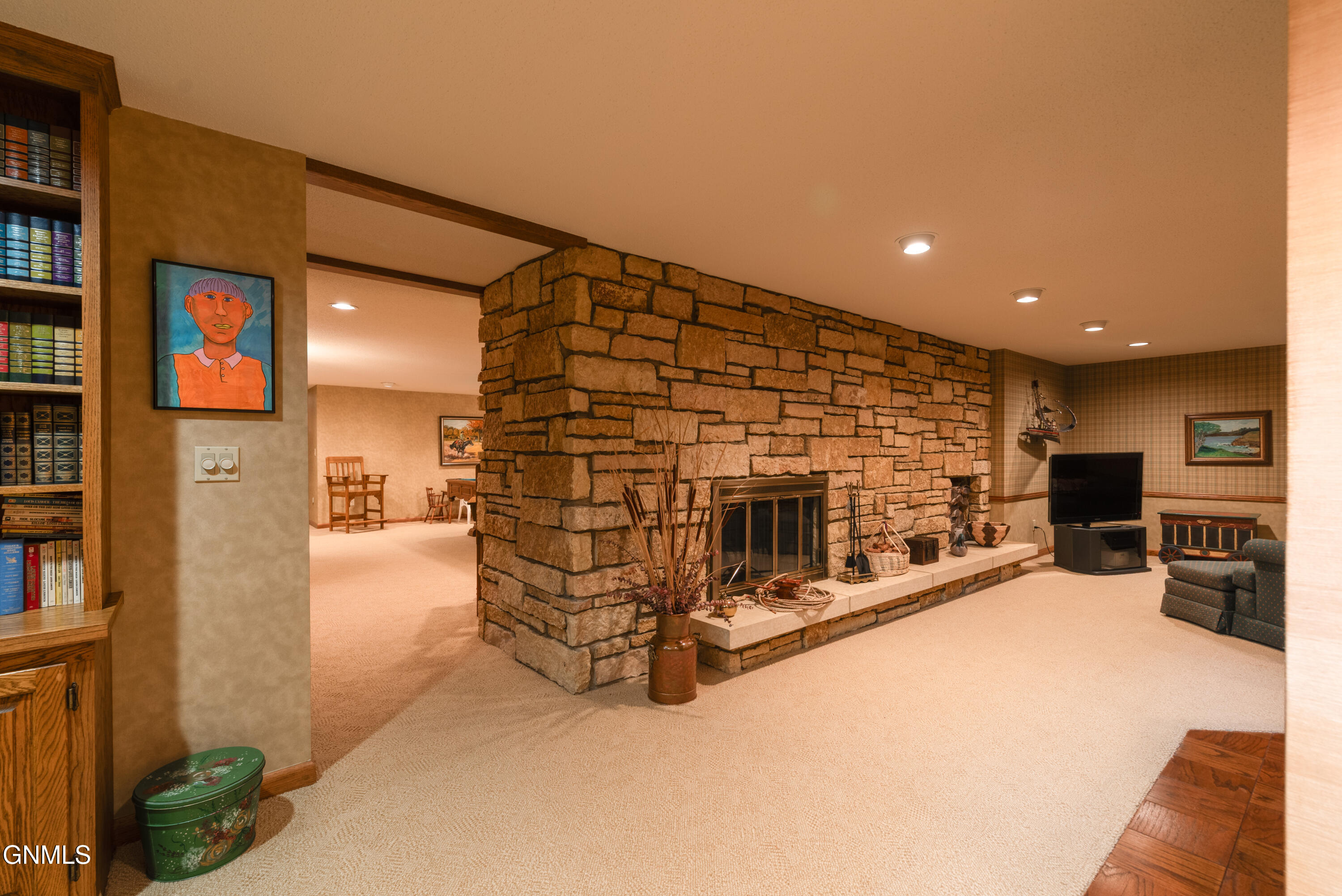 main property photo 50
