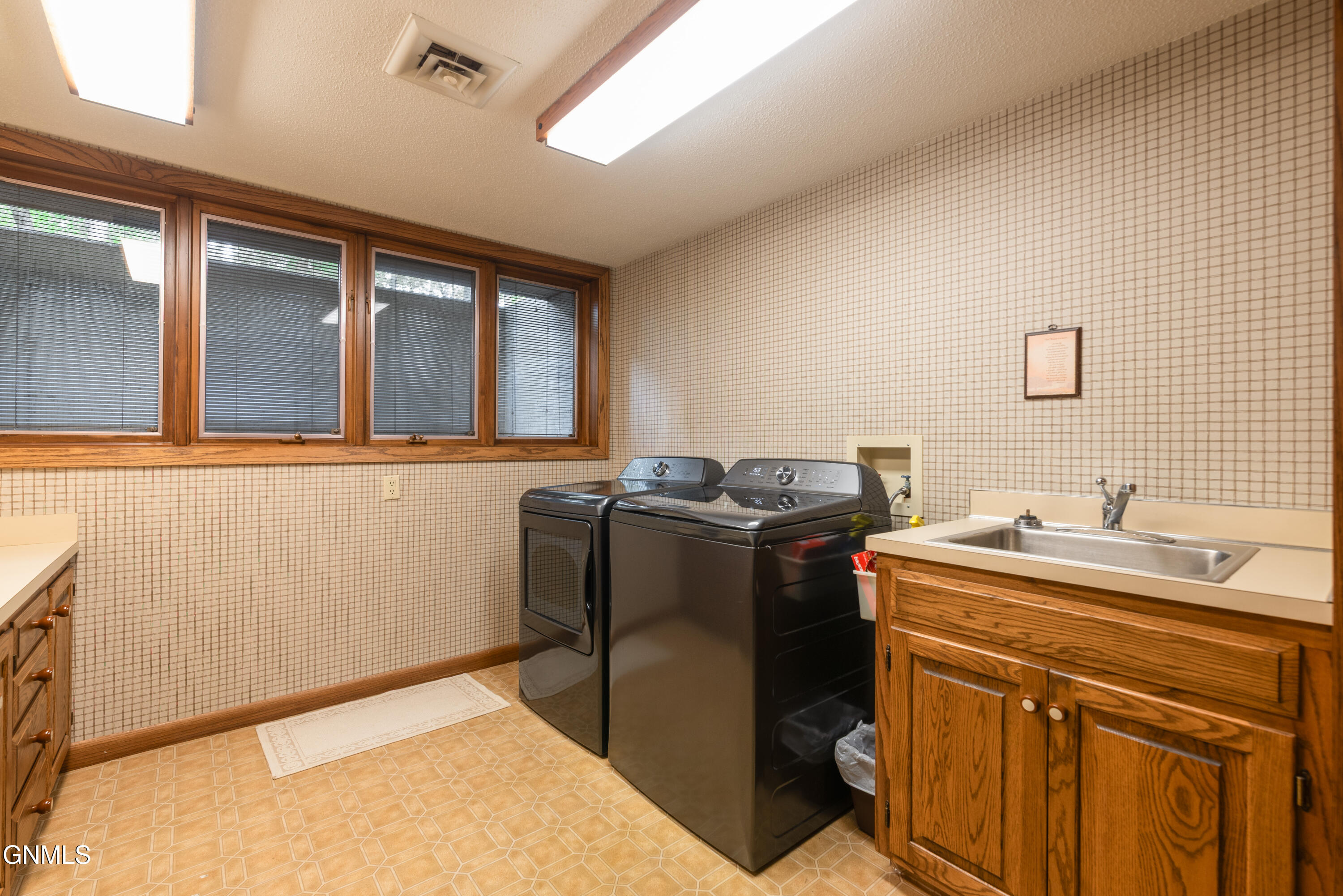 main property photo 59