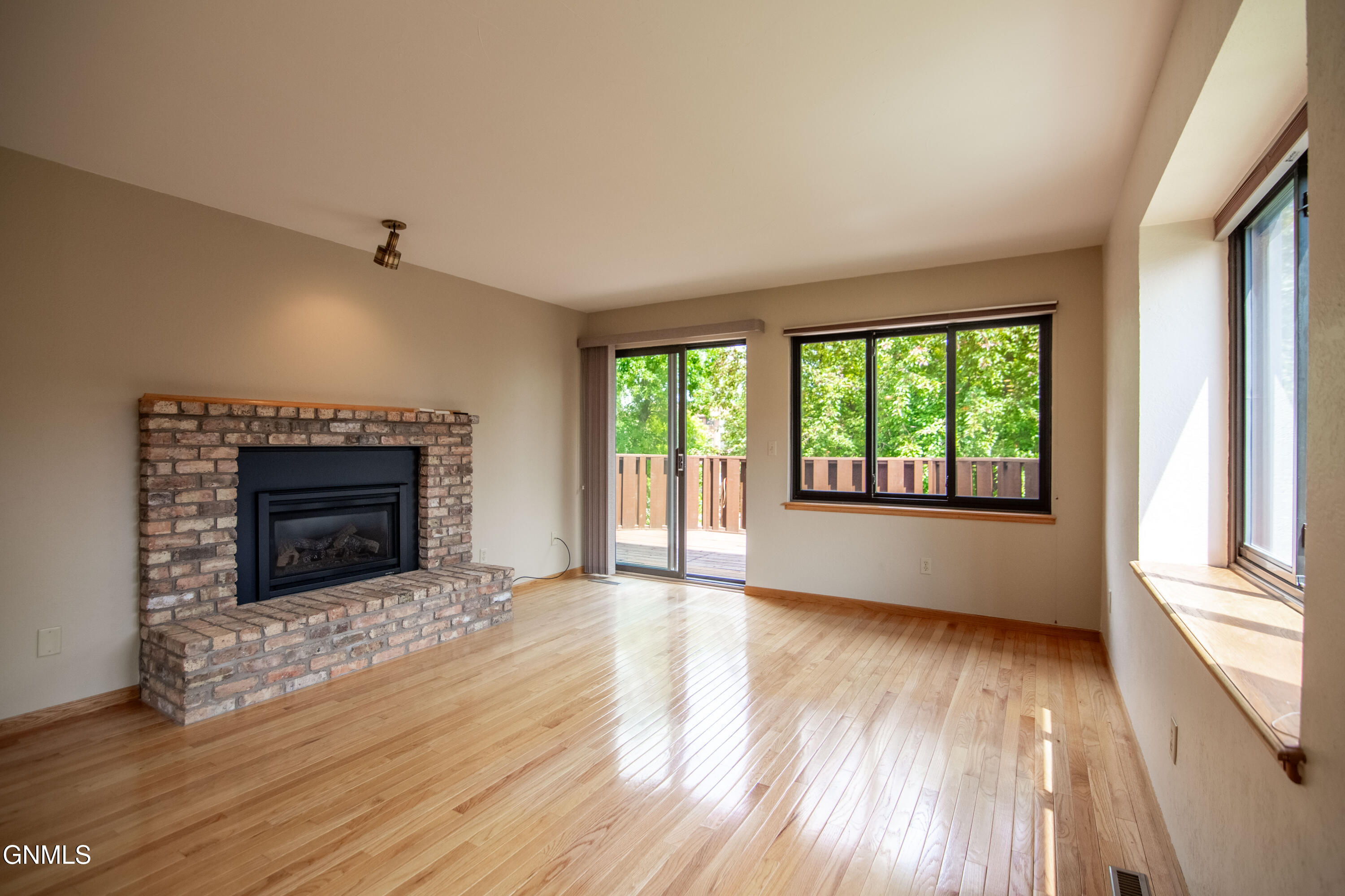 property viewer photo 15
