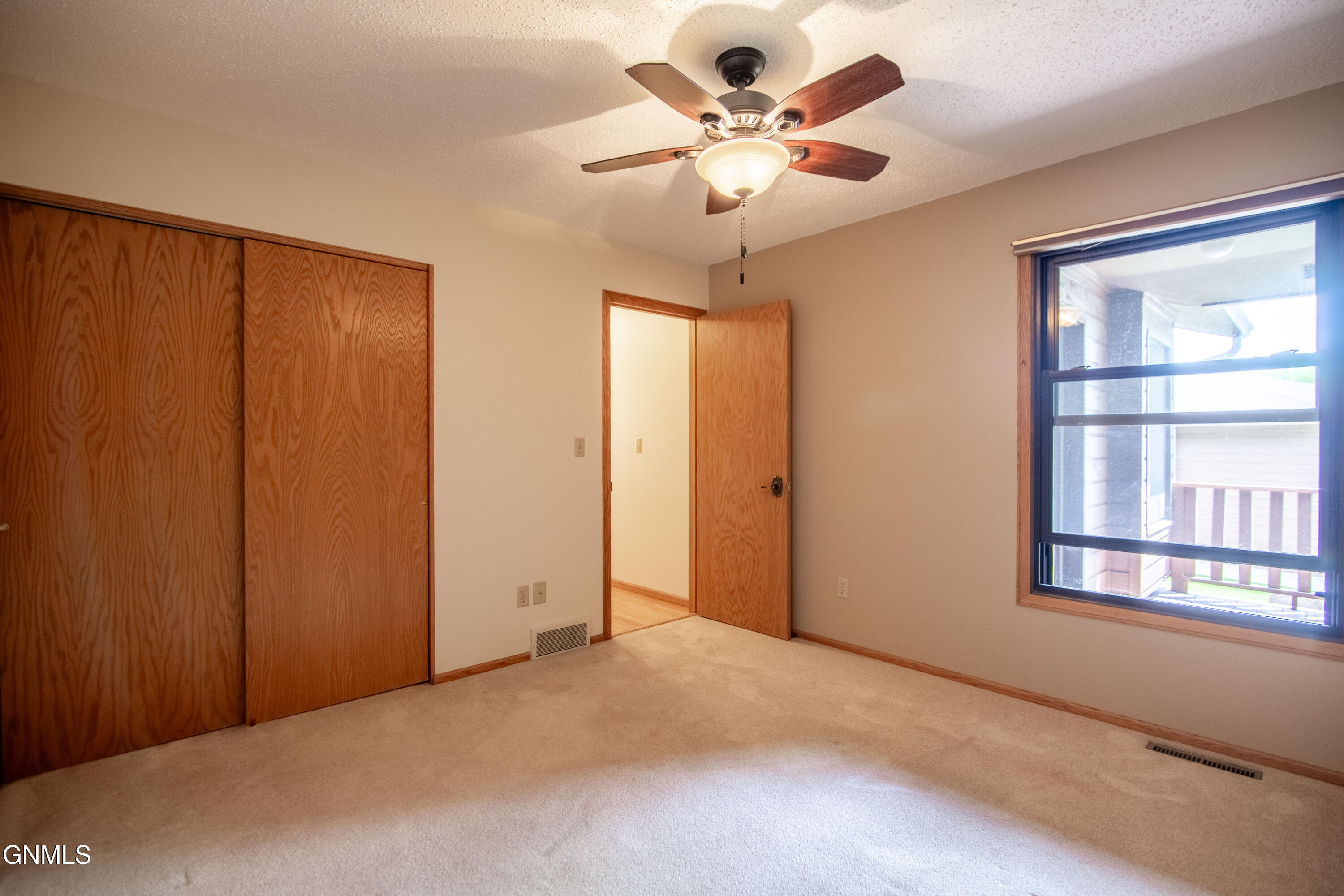 property viewer photo 24