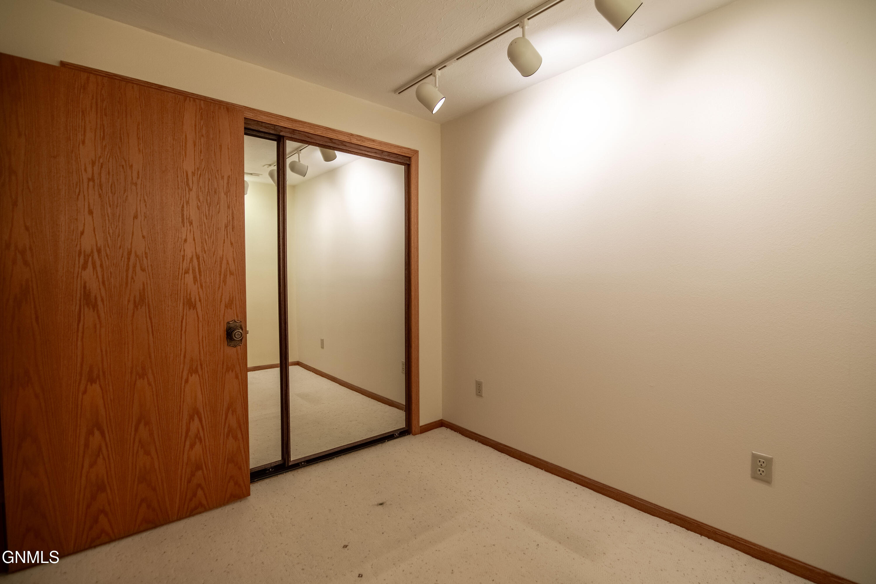property viewer photo 35