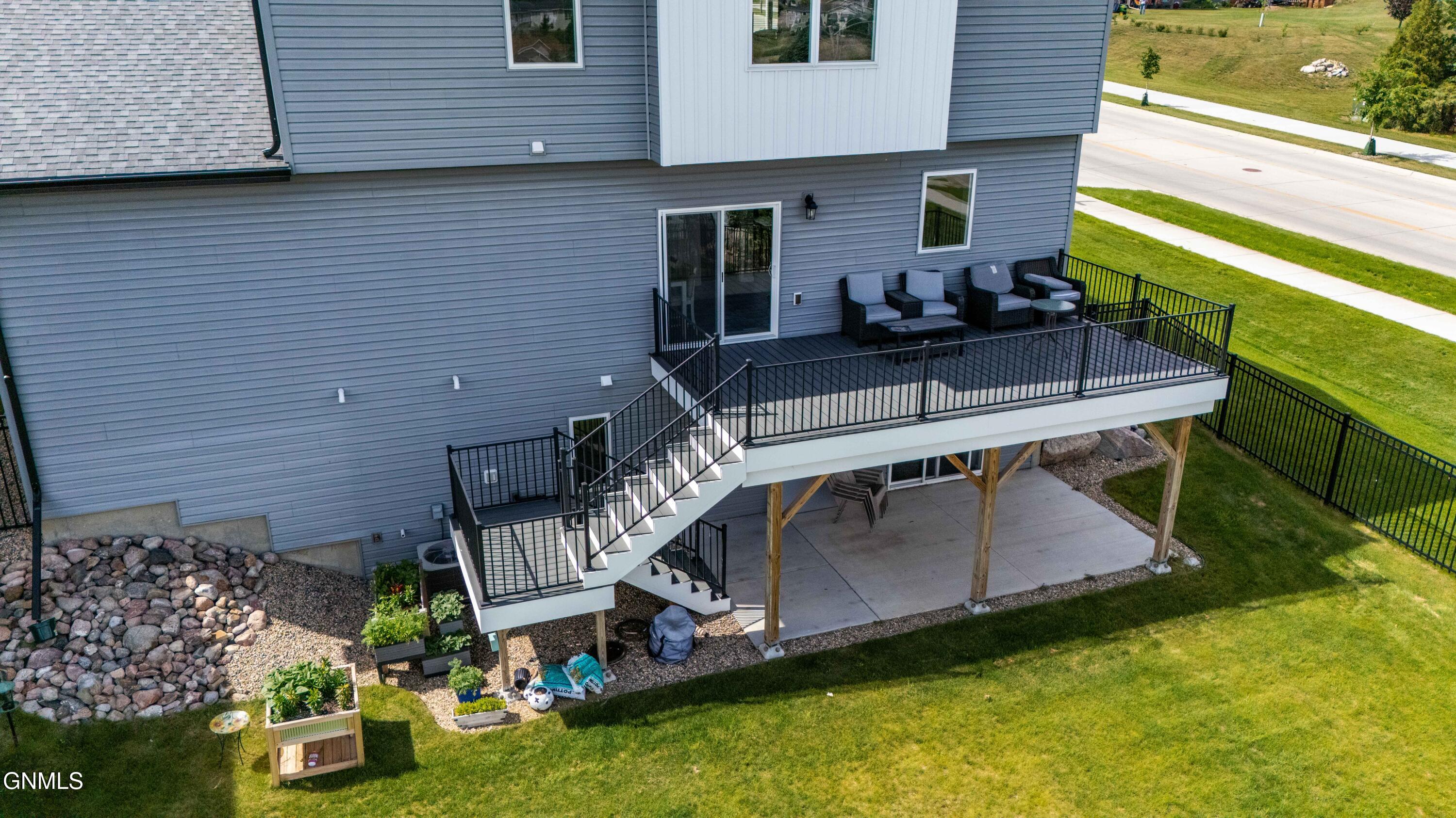 main property photo 12