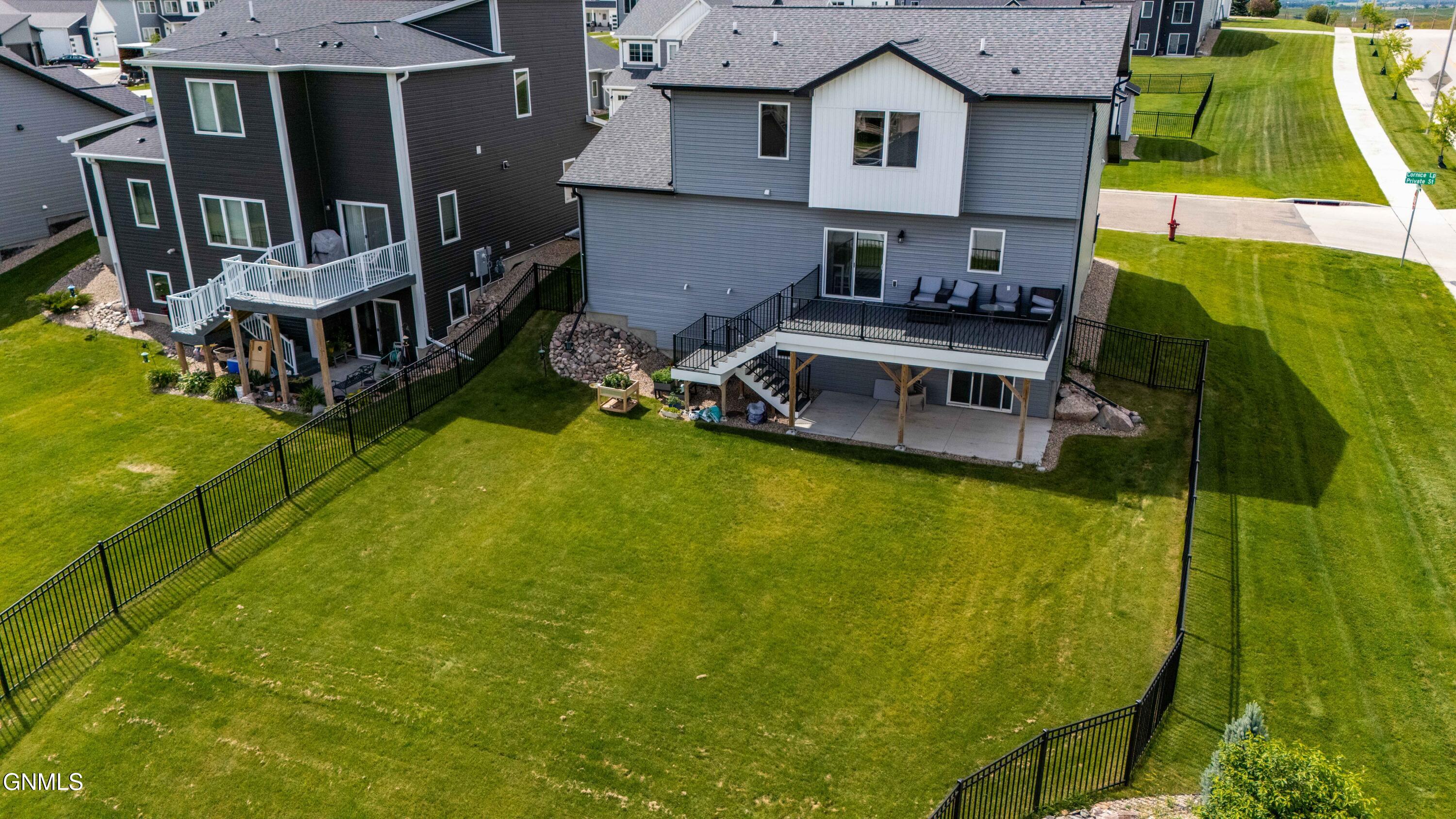 main property photo 13