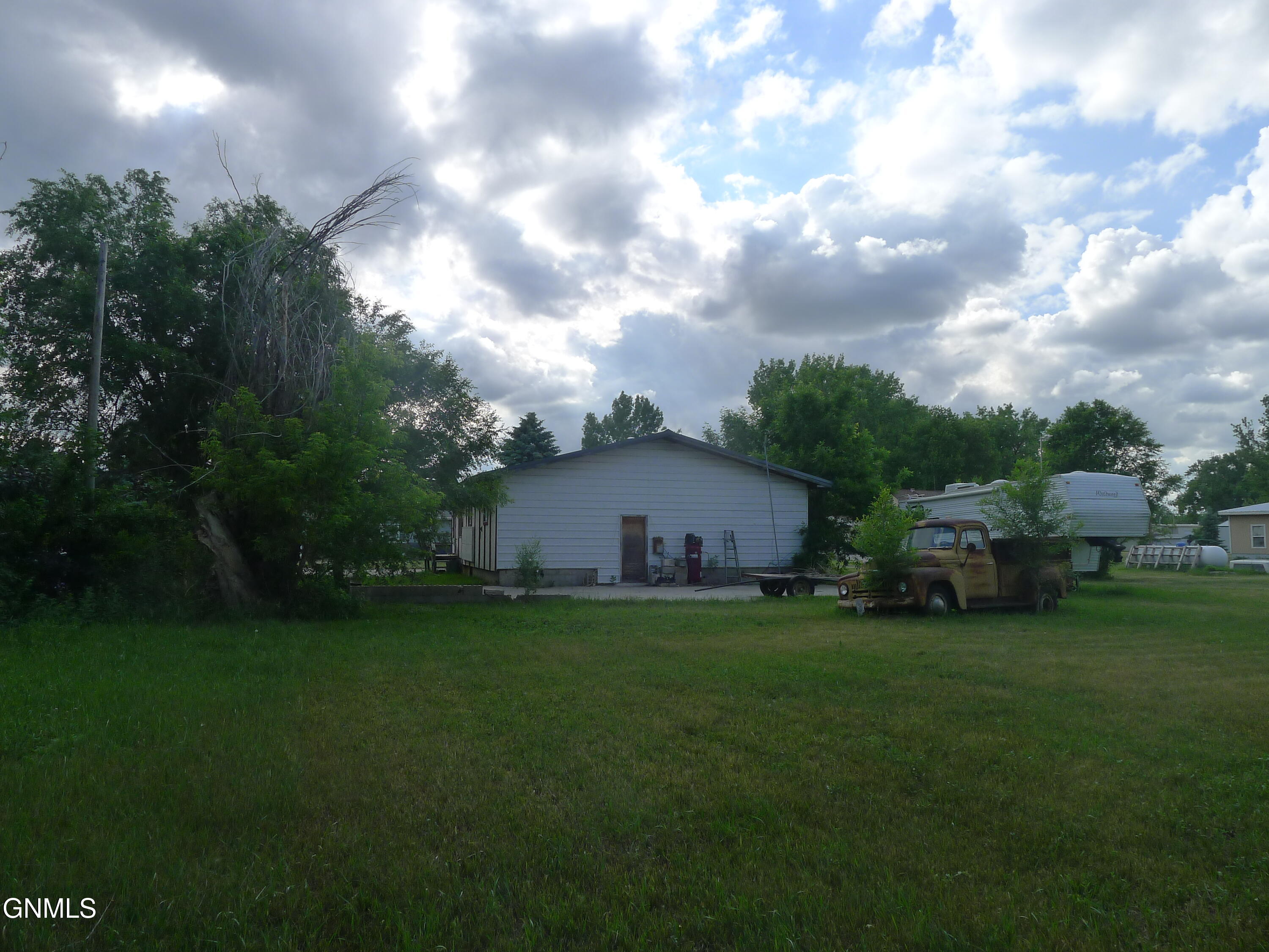 main property photo 14