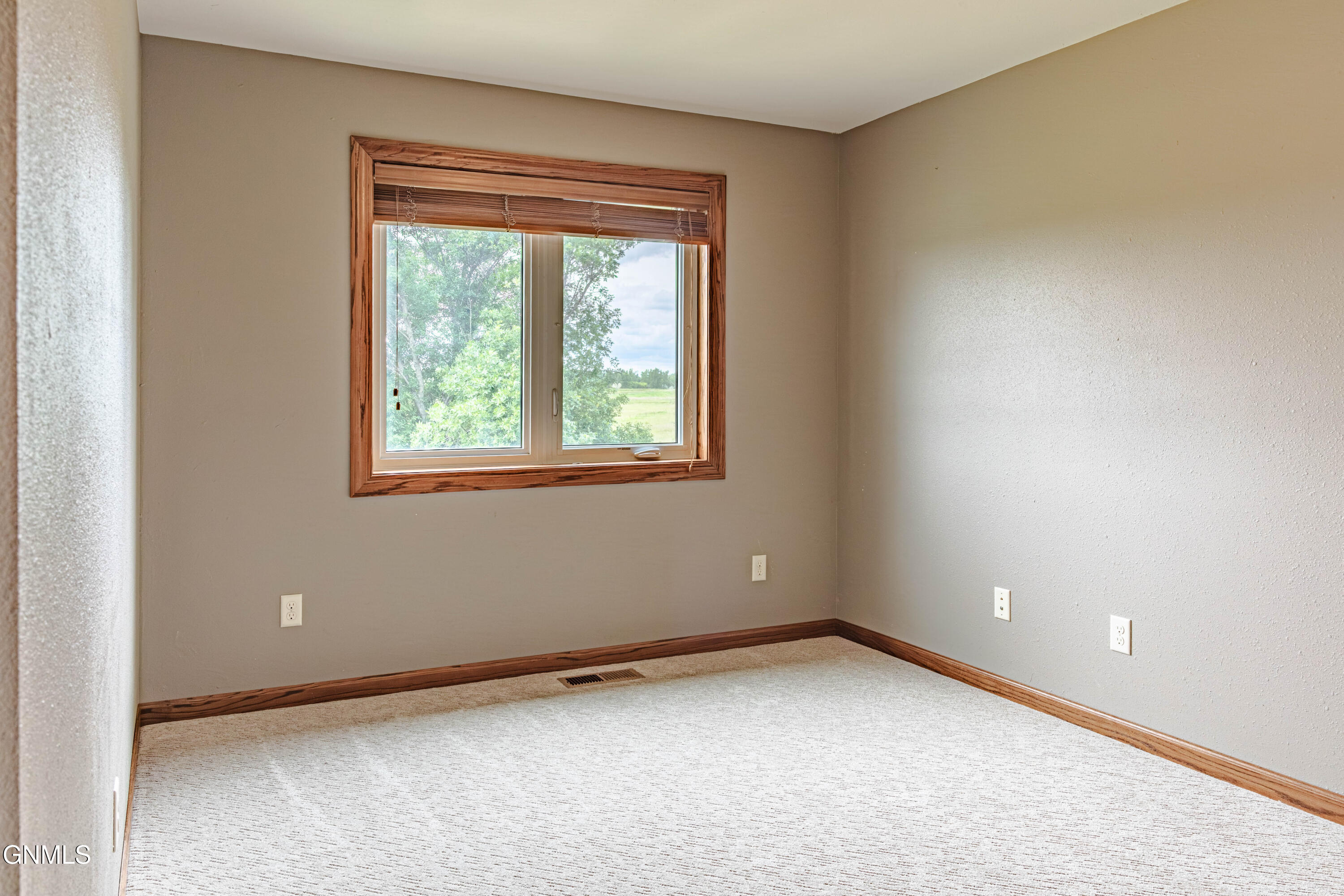 main property photo 78