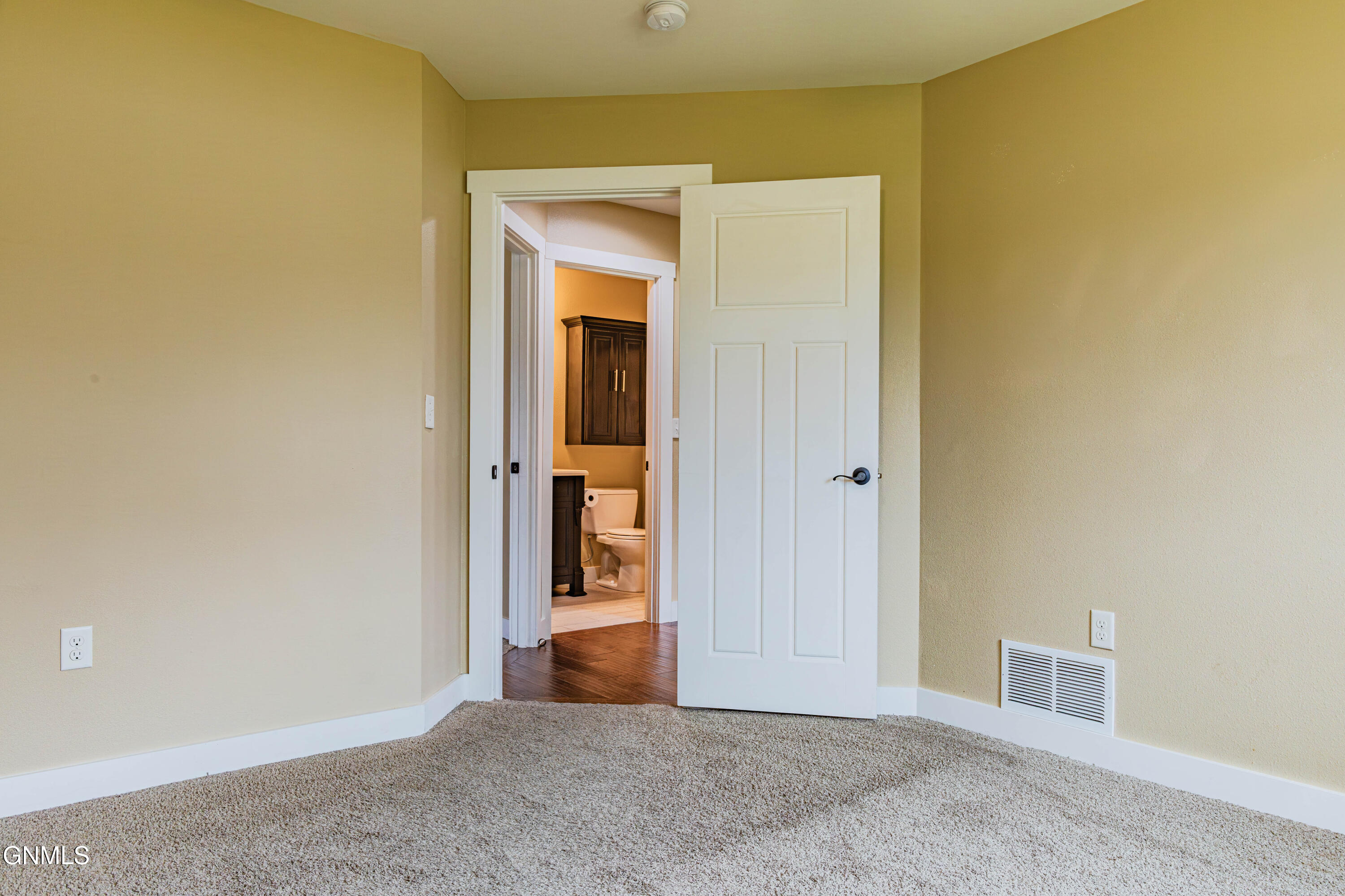 main property photo 78