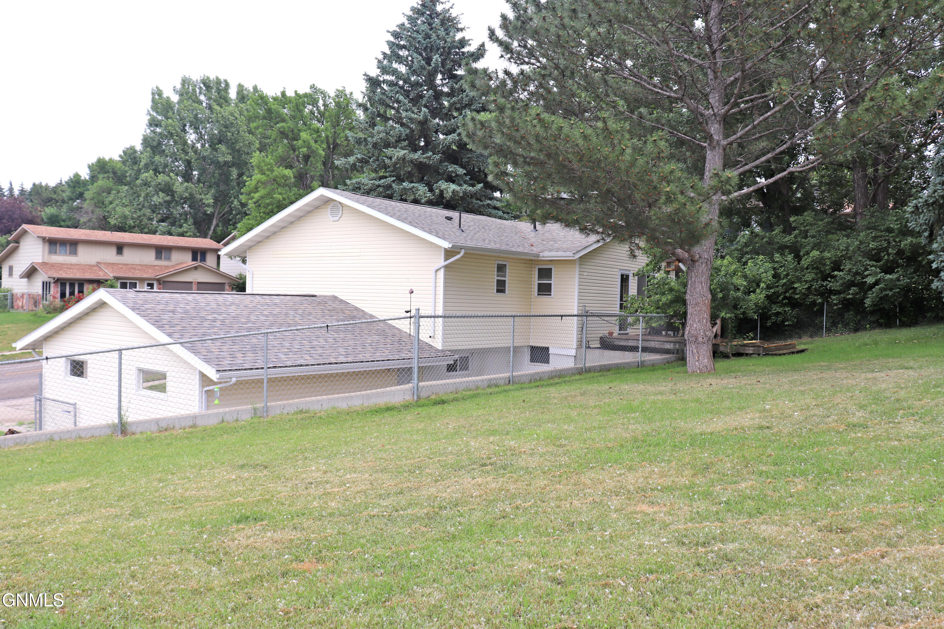 main property photo 42