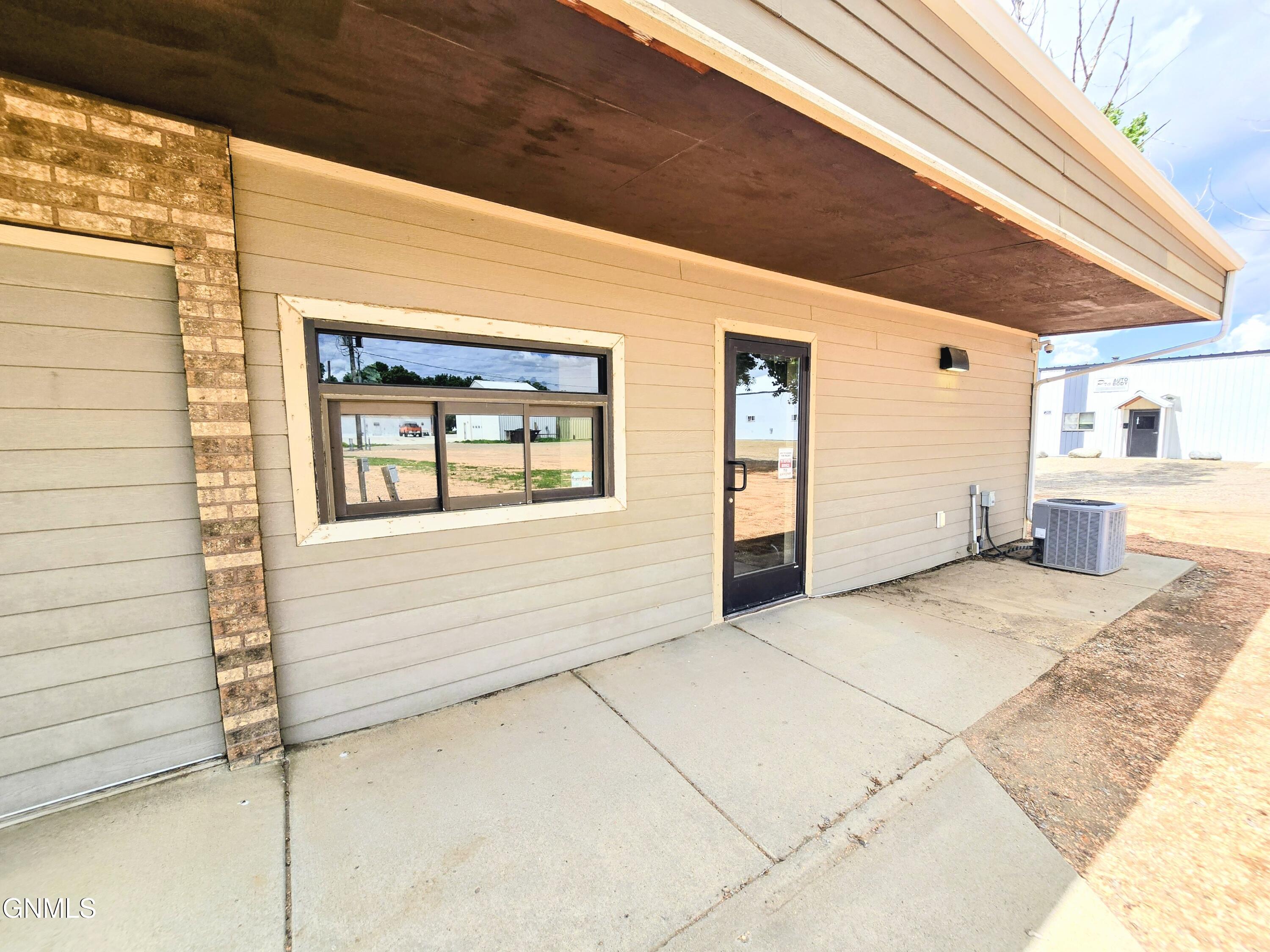 main property photo 30